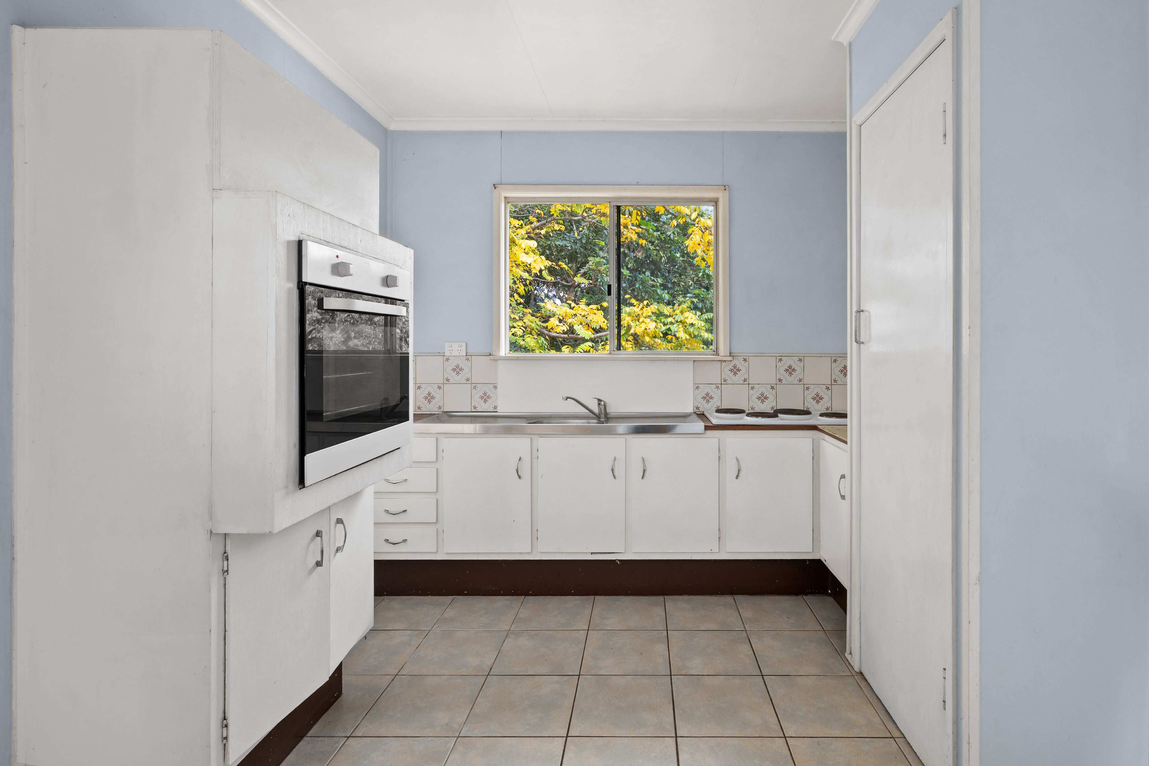 29 SOUTHAMPTON Road — photo 13 of 14