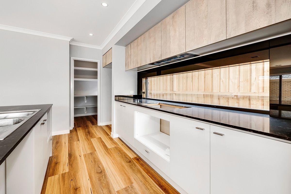 28 Vermillion Drive, Clyde North, VIC 3978