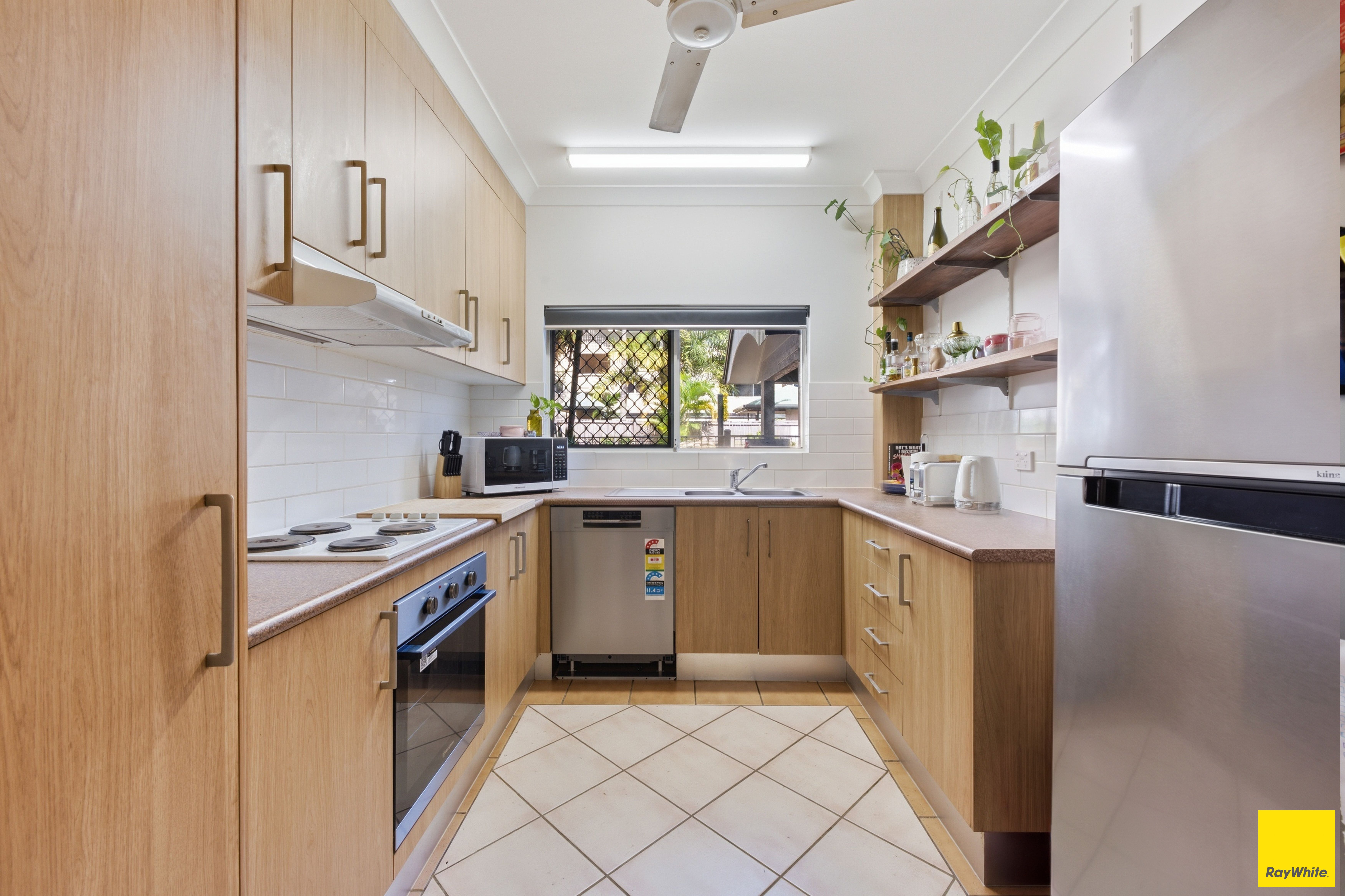 1/303-305 Lake Street — photo 3 of 18