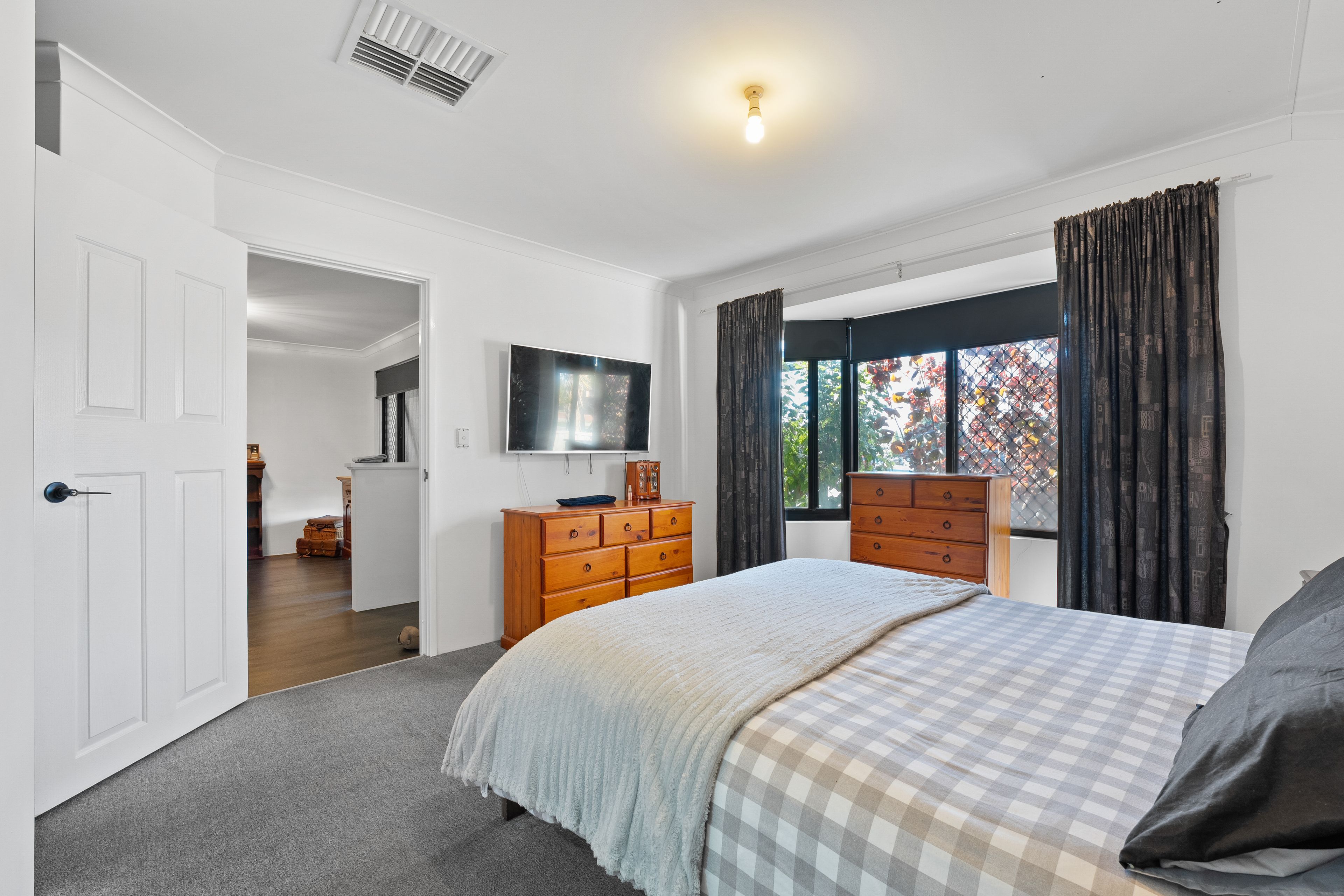 27 Mornington Boulevard — photo 8 of 30