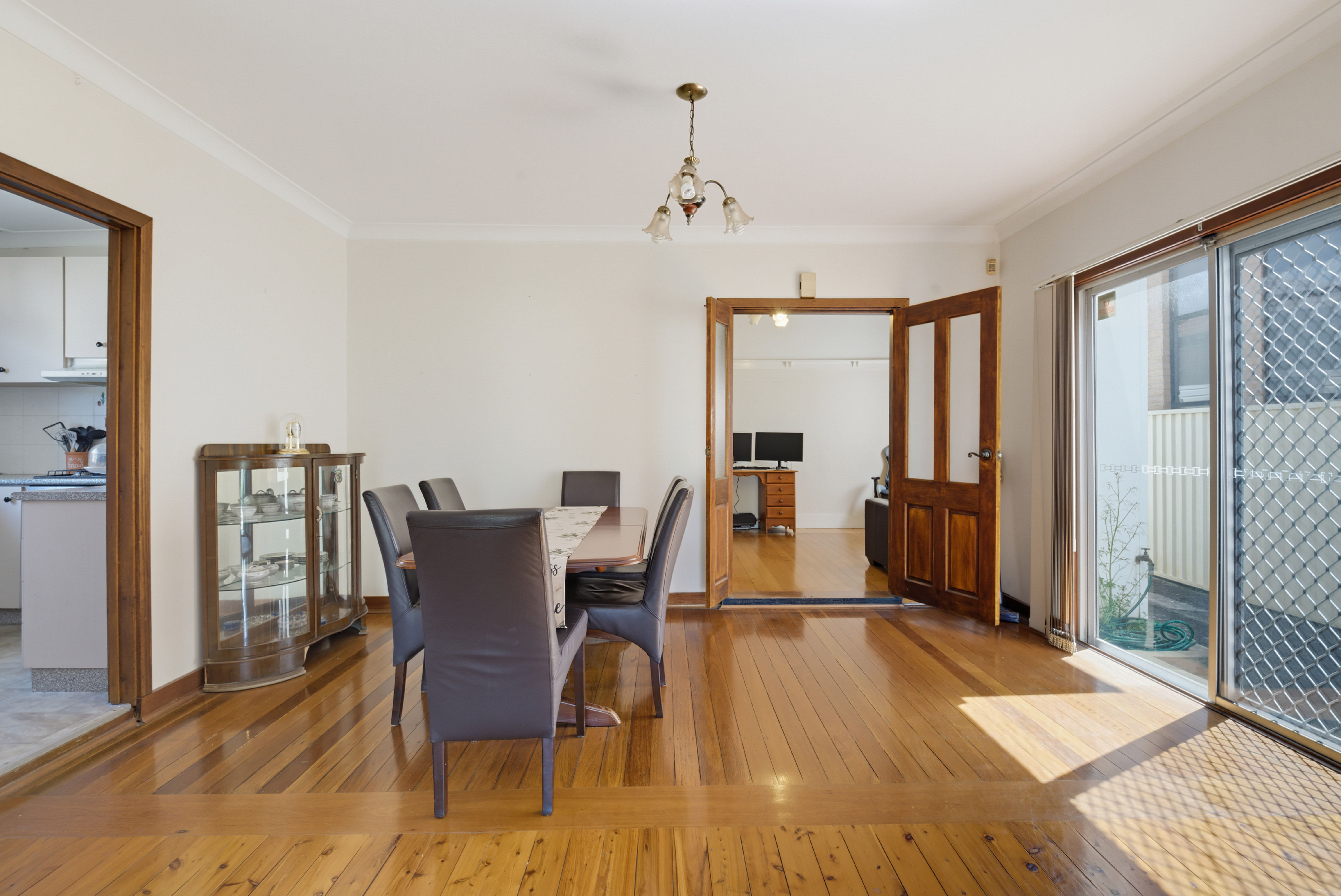 24 Draper Avenue — photo 4 of 8