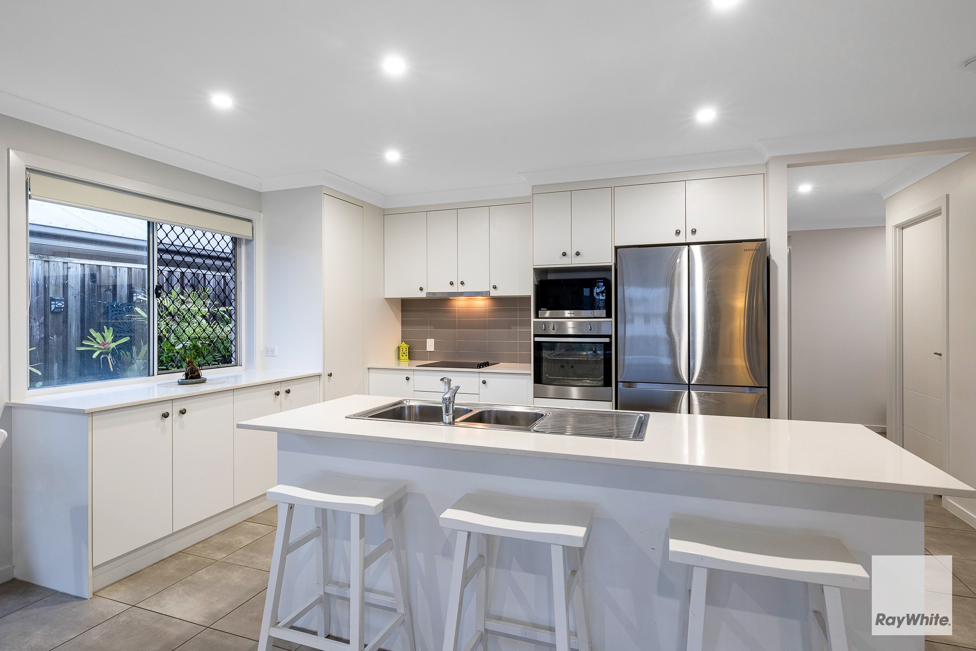 66 Unwin Road, Redland Bay, QLD 4165