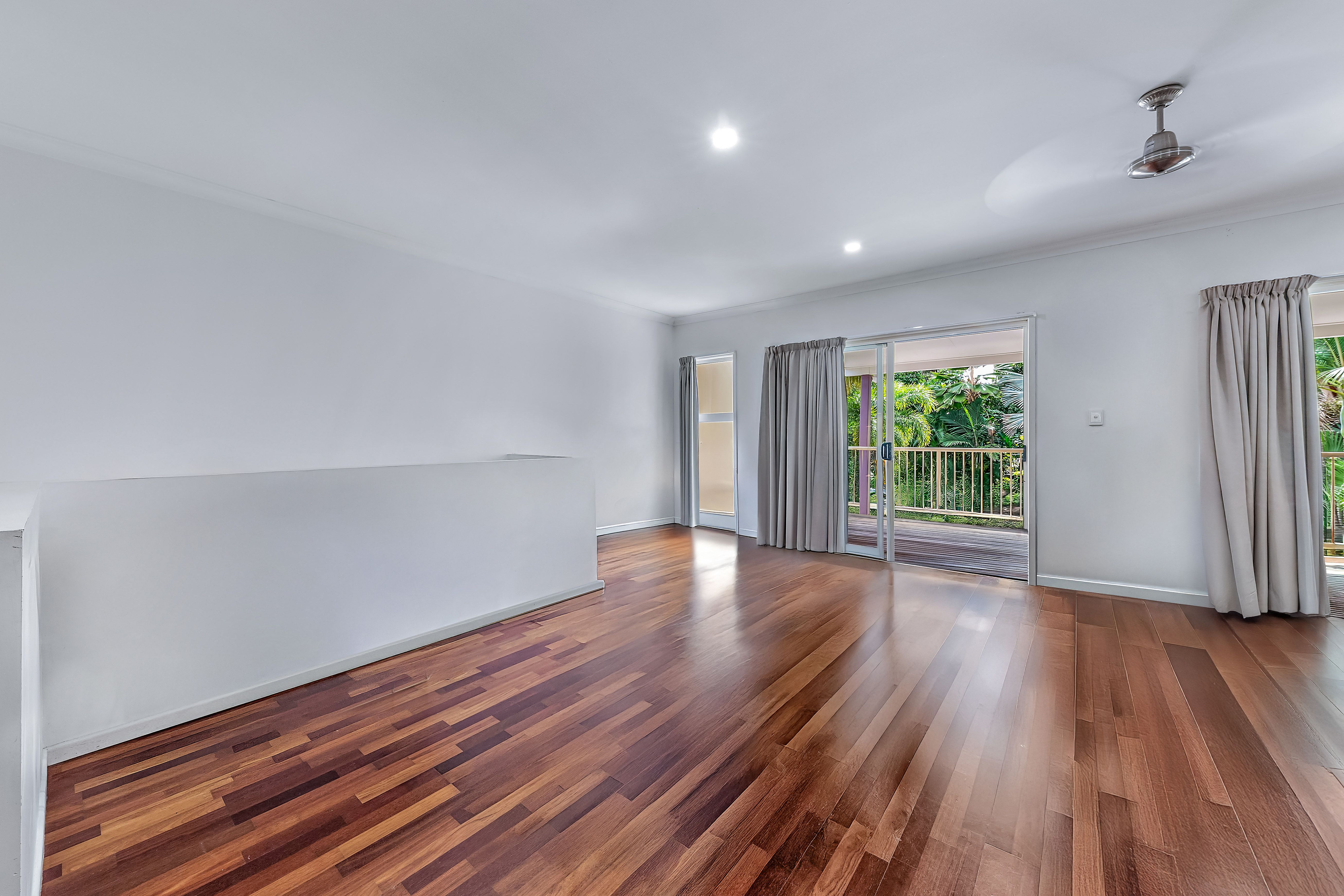 2/21 Shute Harbour Road — photo 6 of 20