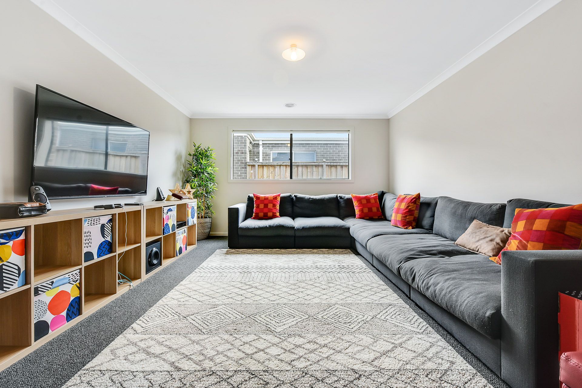 8 Pebblestone Circuit, Clyde North, VIC 3978