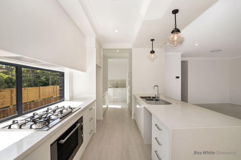 2 Kimba Street, Chapel Hill, QLD 4069