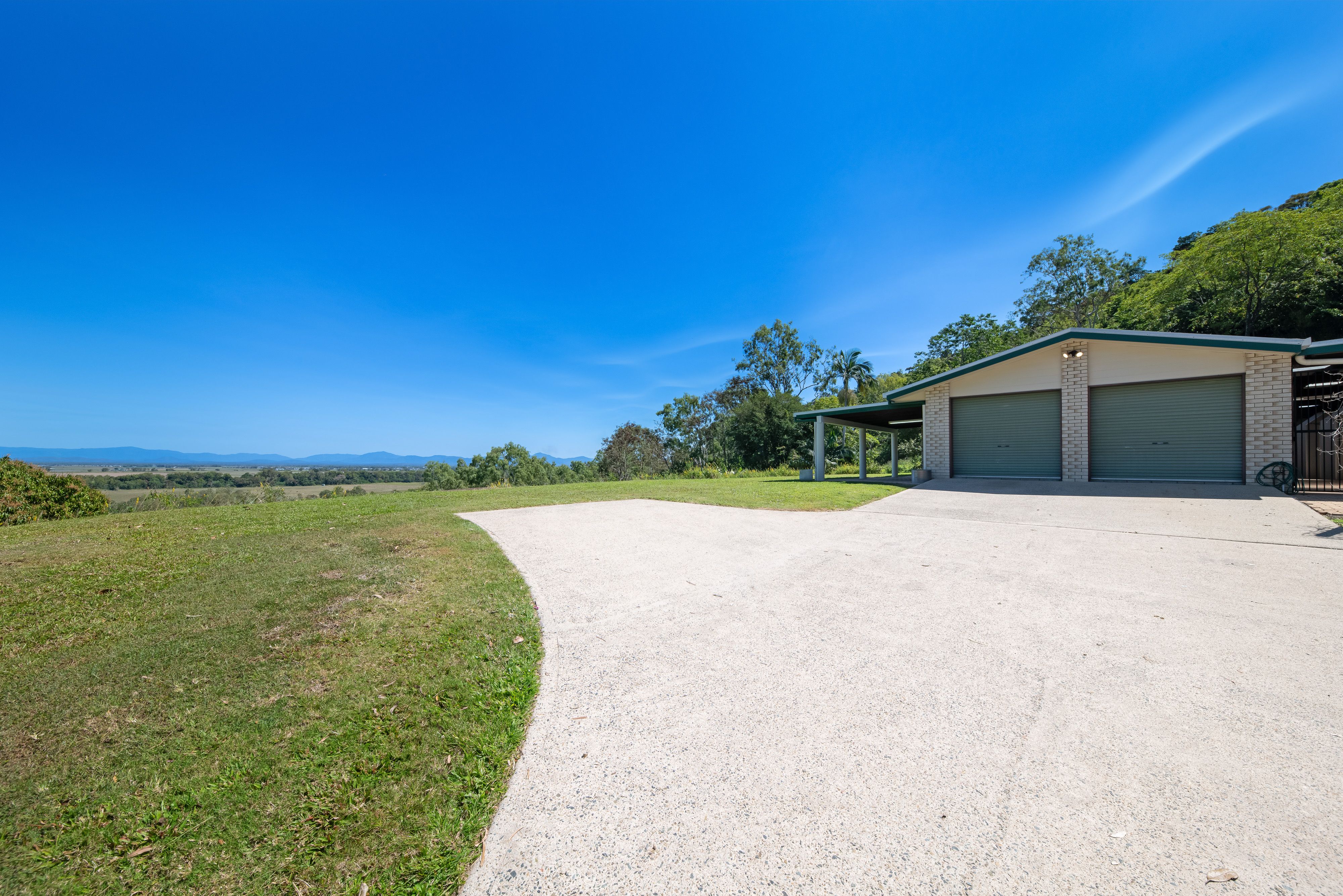 481 Shute Harbour Road — photo 2 of 22