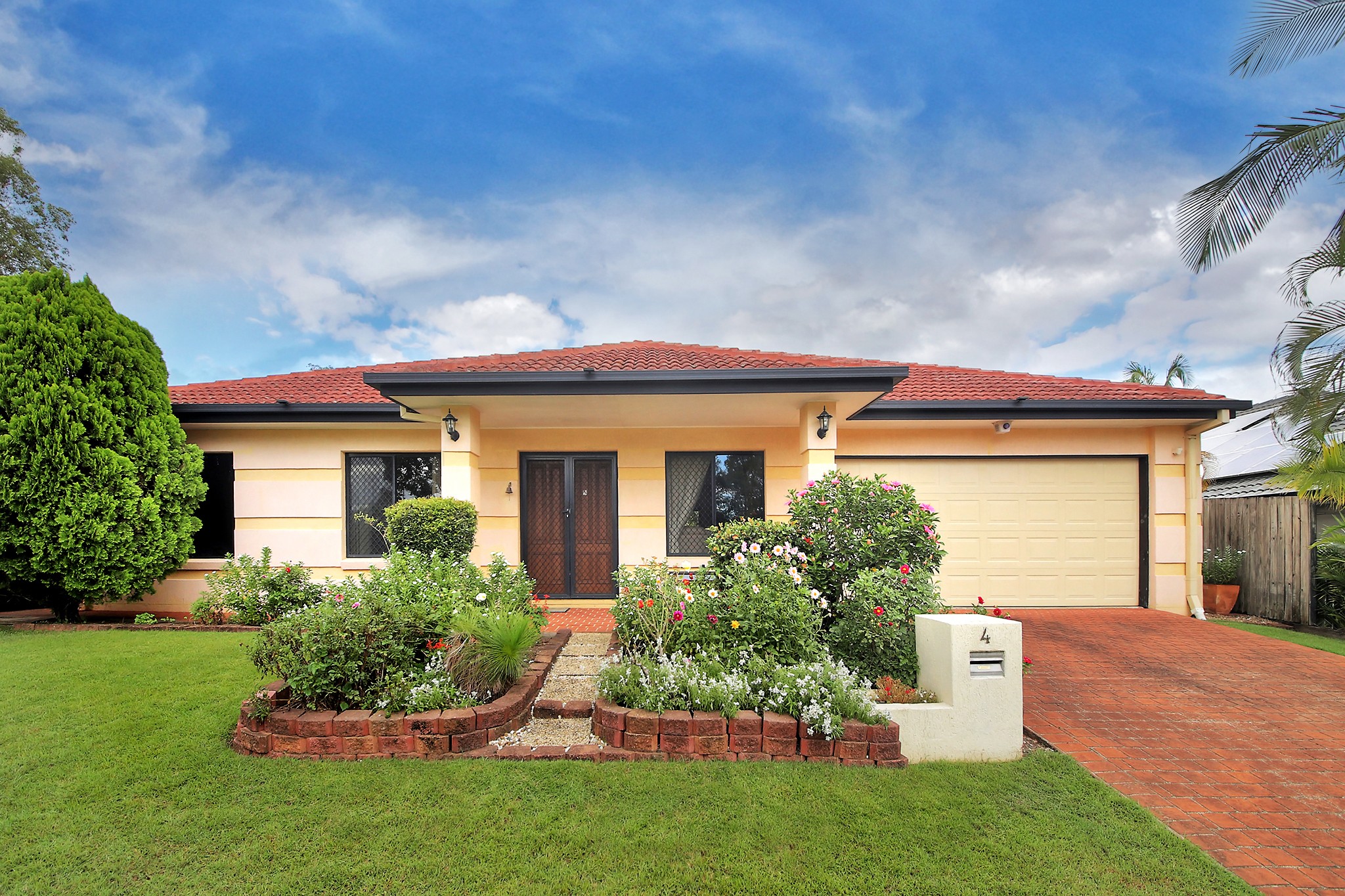 4 Canterbury Close, Forest Lake, QLD 4078