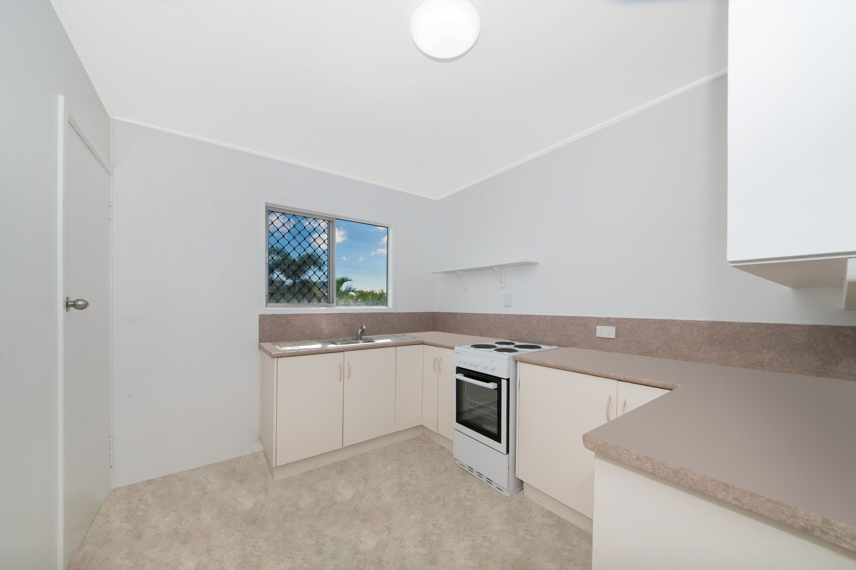 2/4 Desmond Street, Railway Estate, QLD 4810
