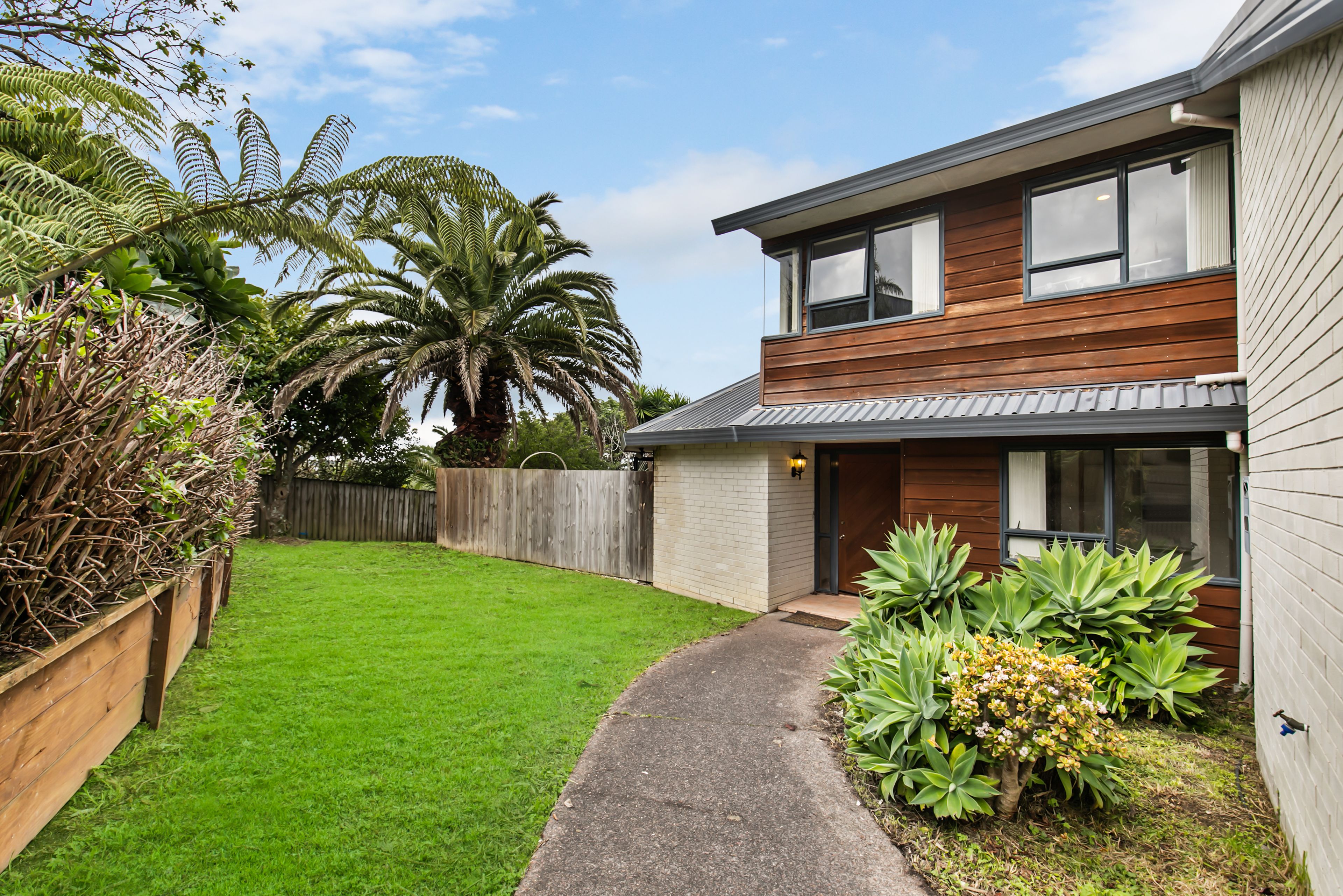 9 St Thomas More Lane, Glenfield, North Shore City