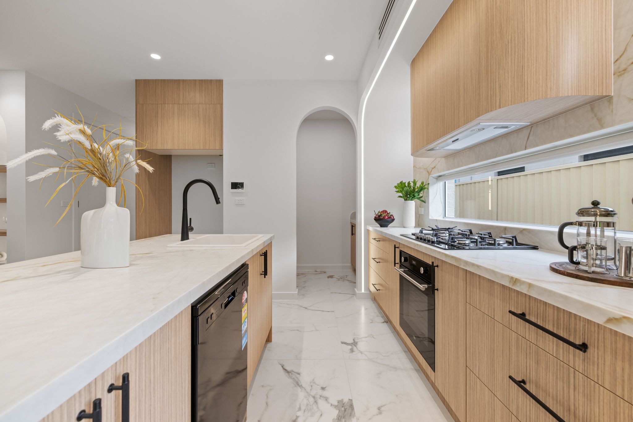 10 Crosby Crescent — photo 7 of 30