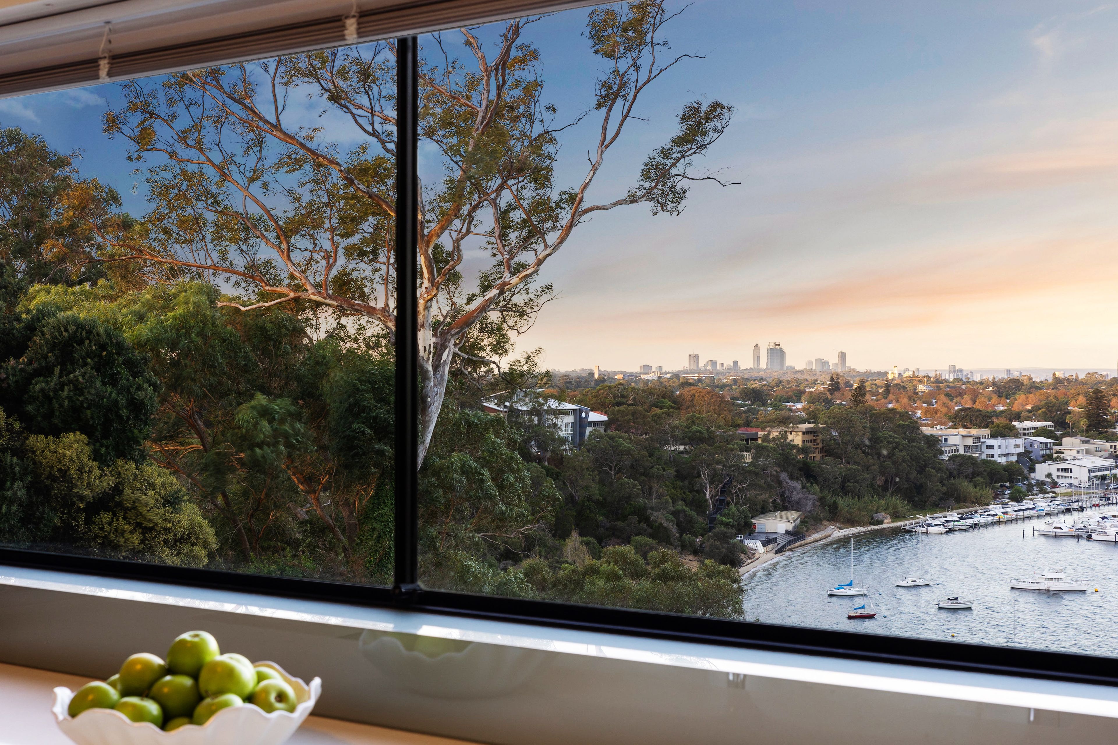 2/2 Bindaring Parade, Claremont, WA 6010