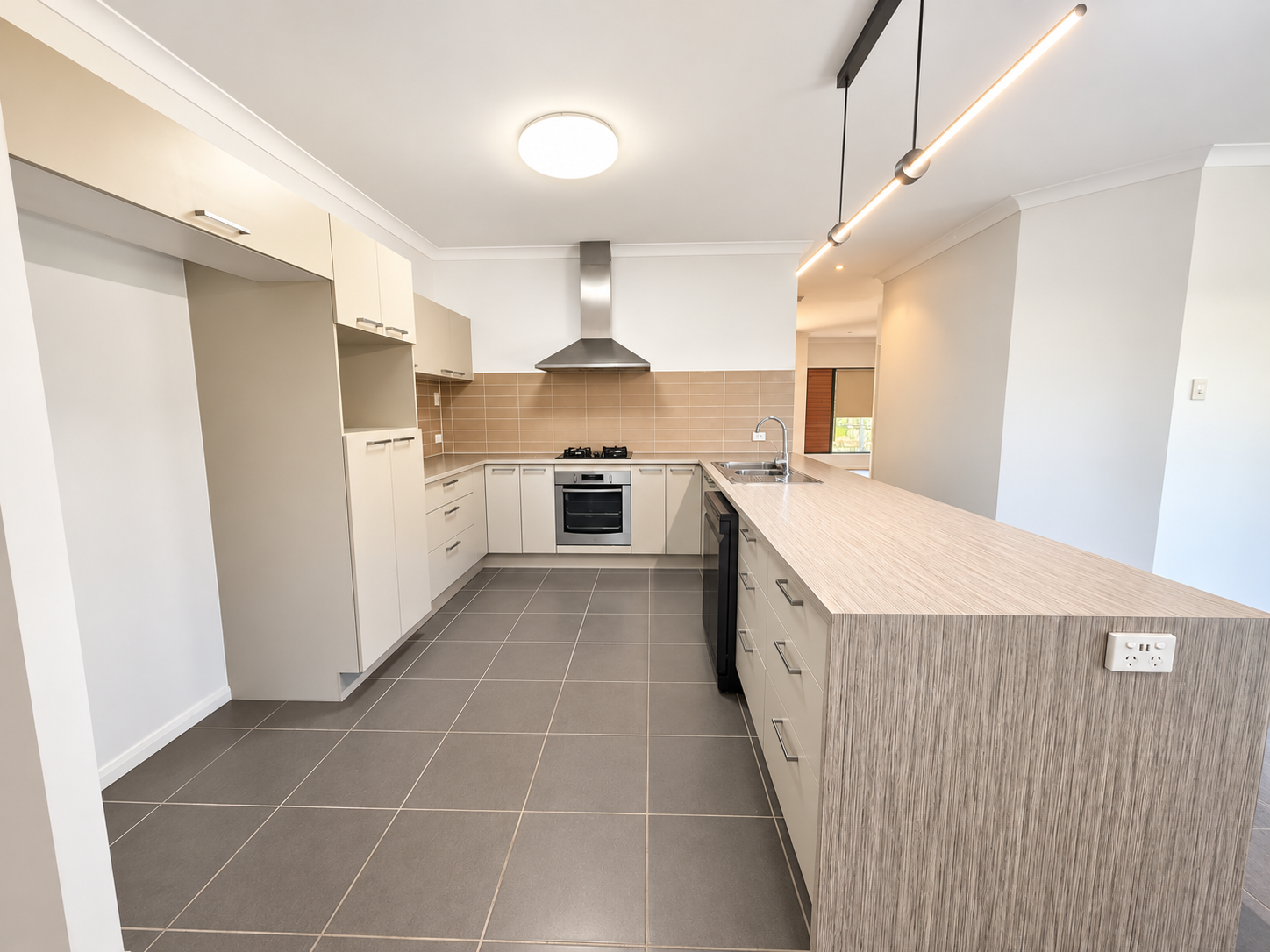 82 Mannikin Way — photo 4 of 17