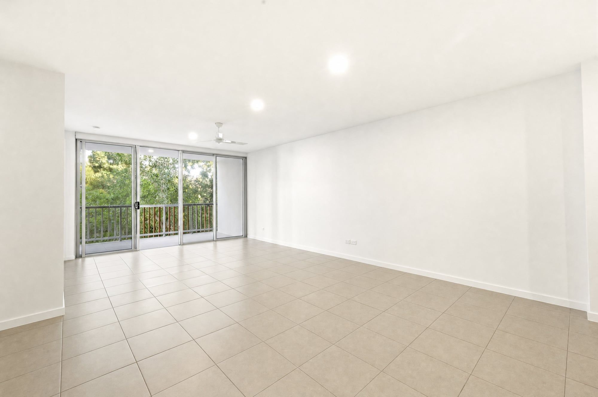 2201/1-7 Waterford Court — photo 5 of 20