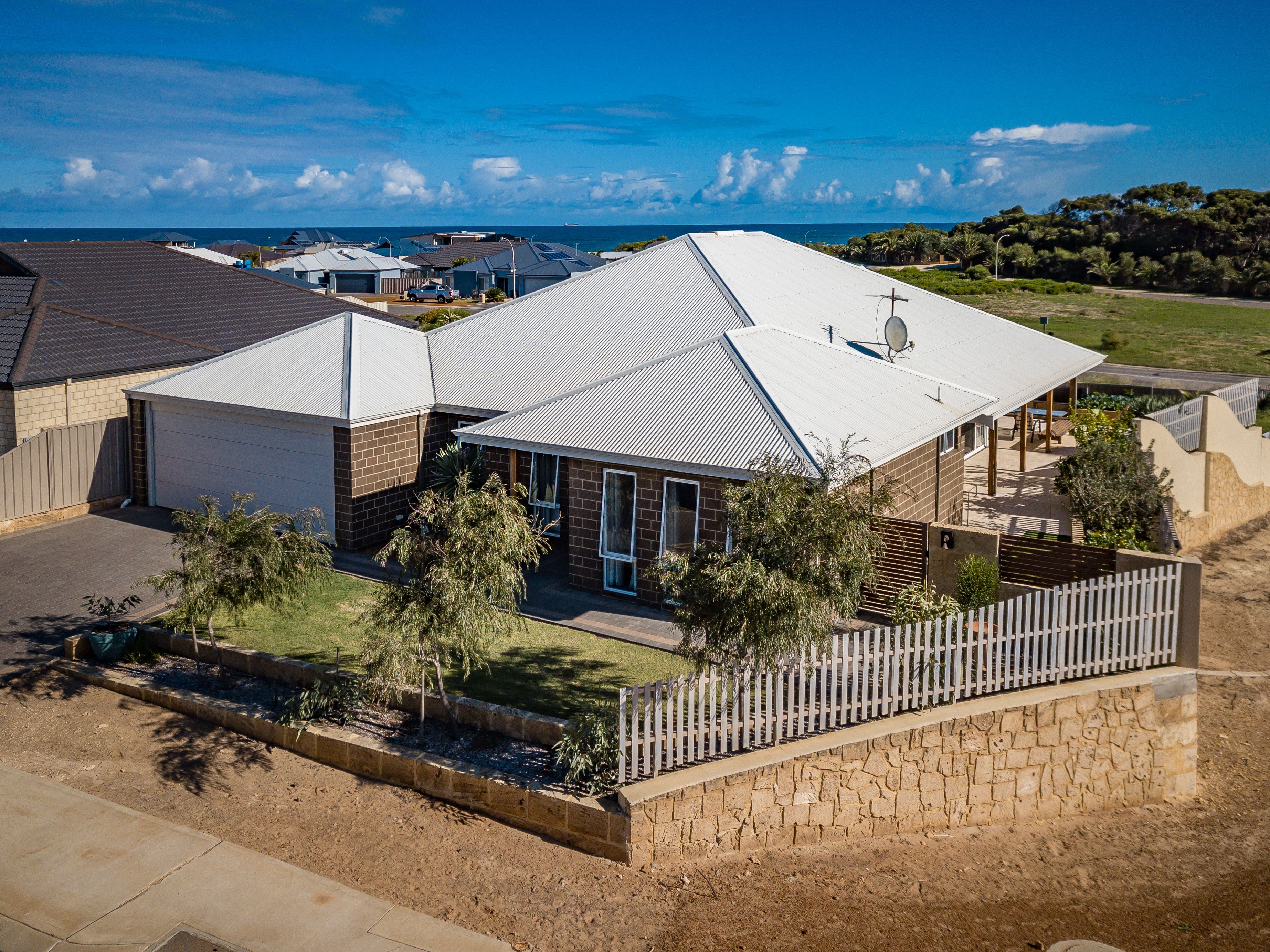 2 Poseidon Way, Glenfield, WA 6532