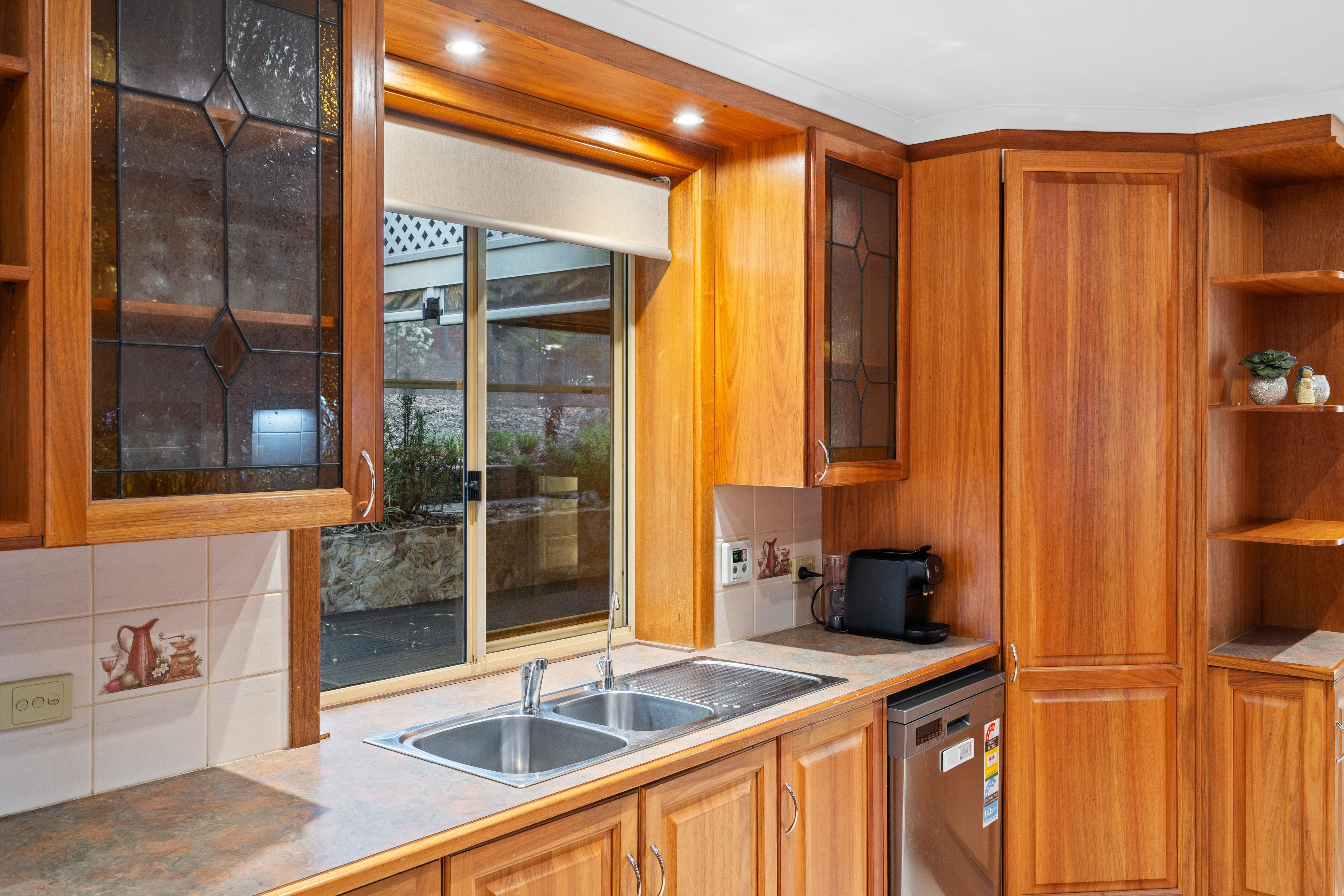 23 Laura Street — photo 6 of 24