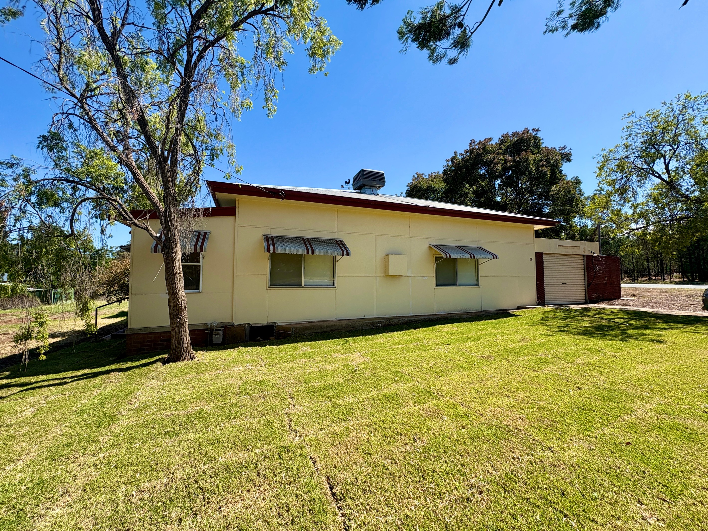 98-100 Bruce Street, Coolamon, NSW 2701