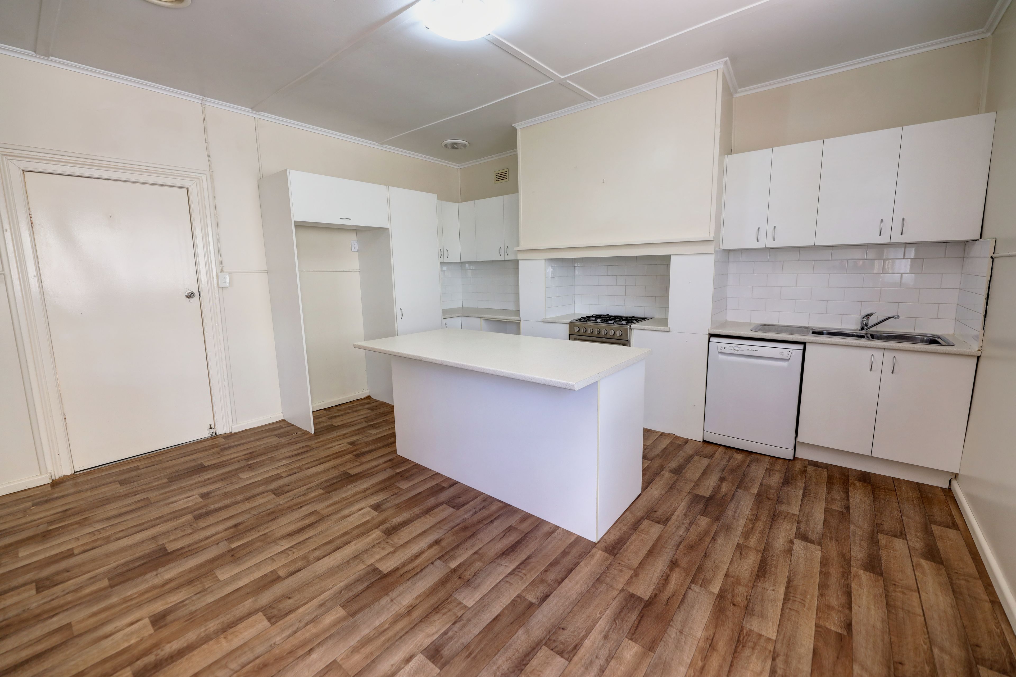 390 Howick Street, Bathurst, NSW 2795