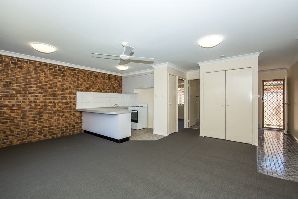 2/11 Emsworth Street, Wynnum, QLD 4178