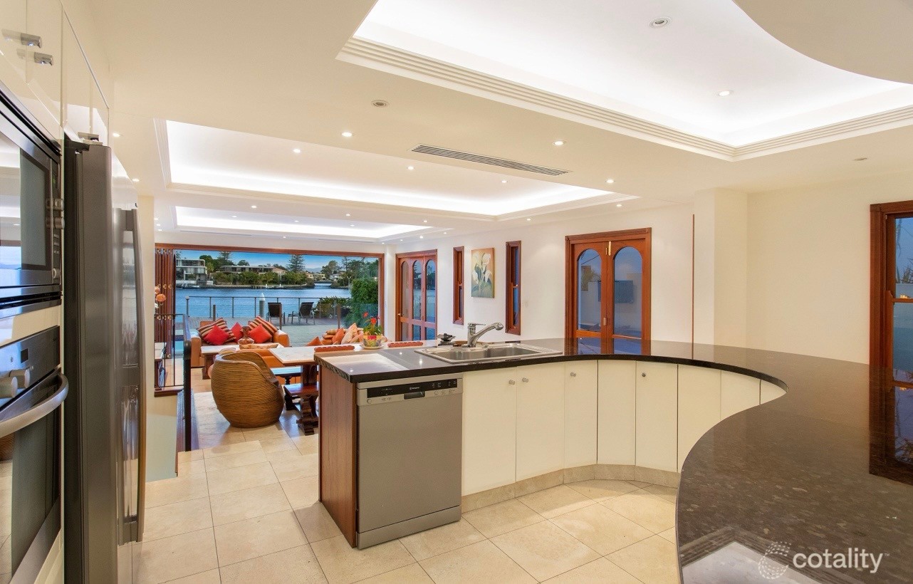 2/6 Sunset Boulevard, Surfers Paradise, QLD 4217