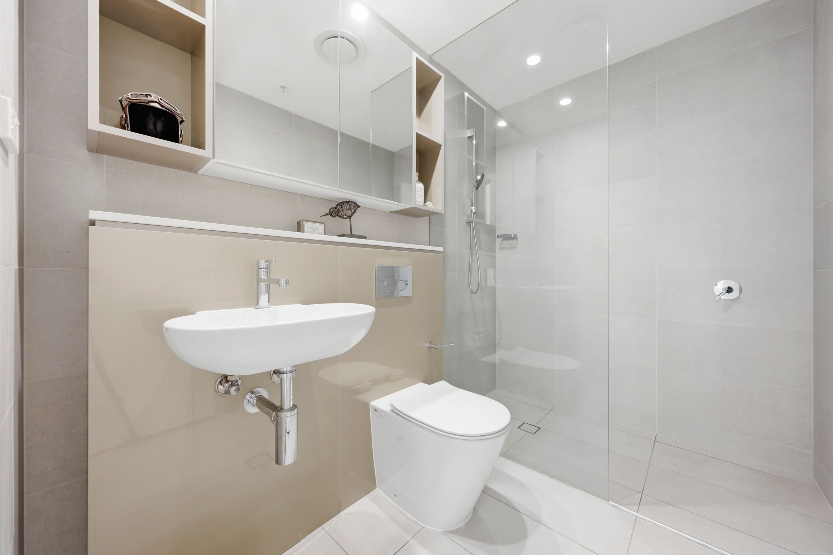 1002B/101 Waterloo Road — photo 9 of 13