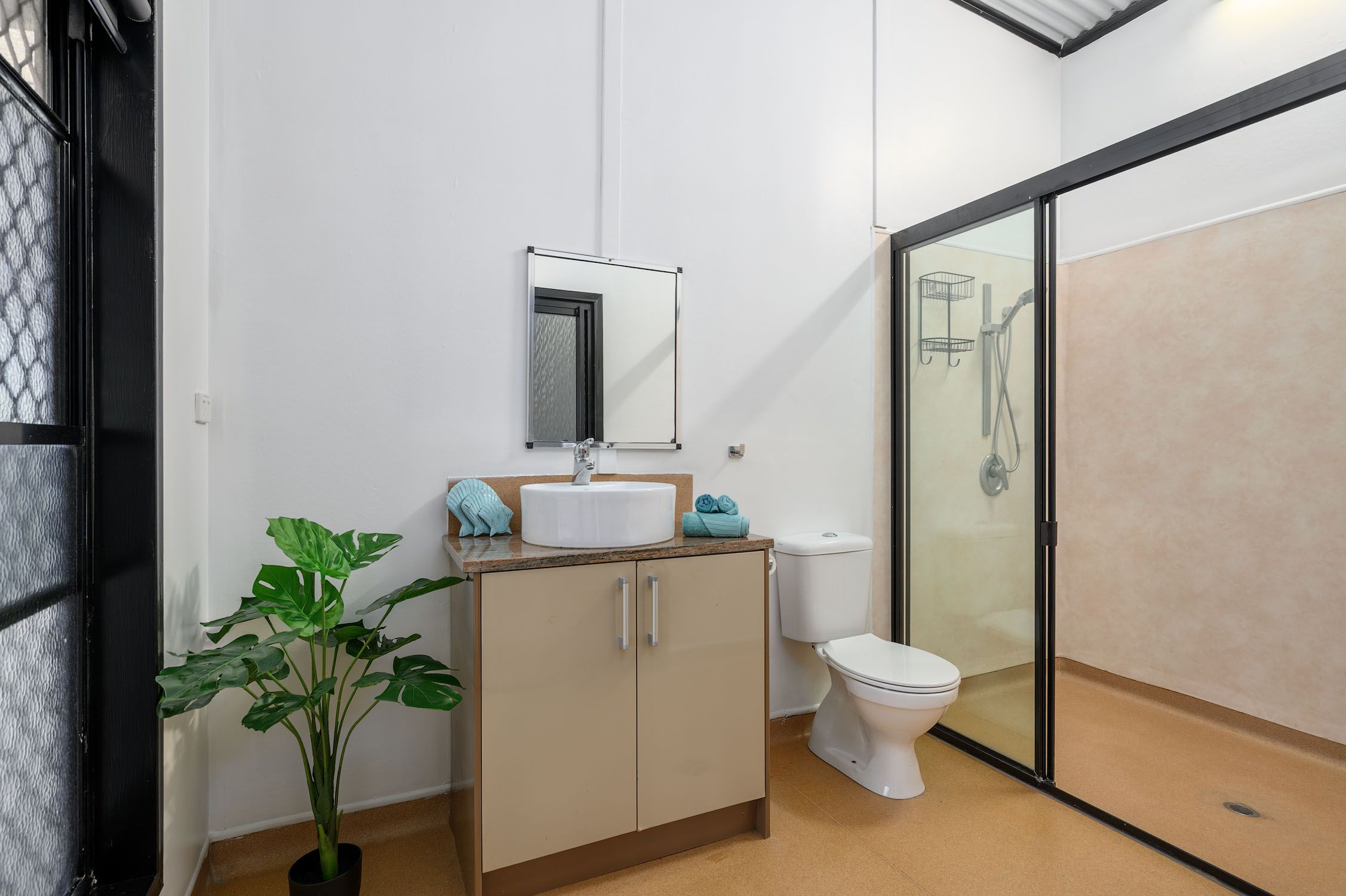 21 Canberra Avenue — photo 12 of 19