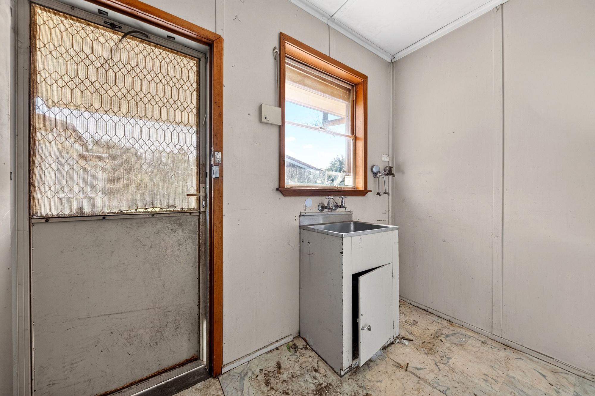 27 Robertson Crescent — photo 14 of 20