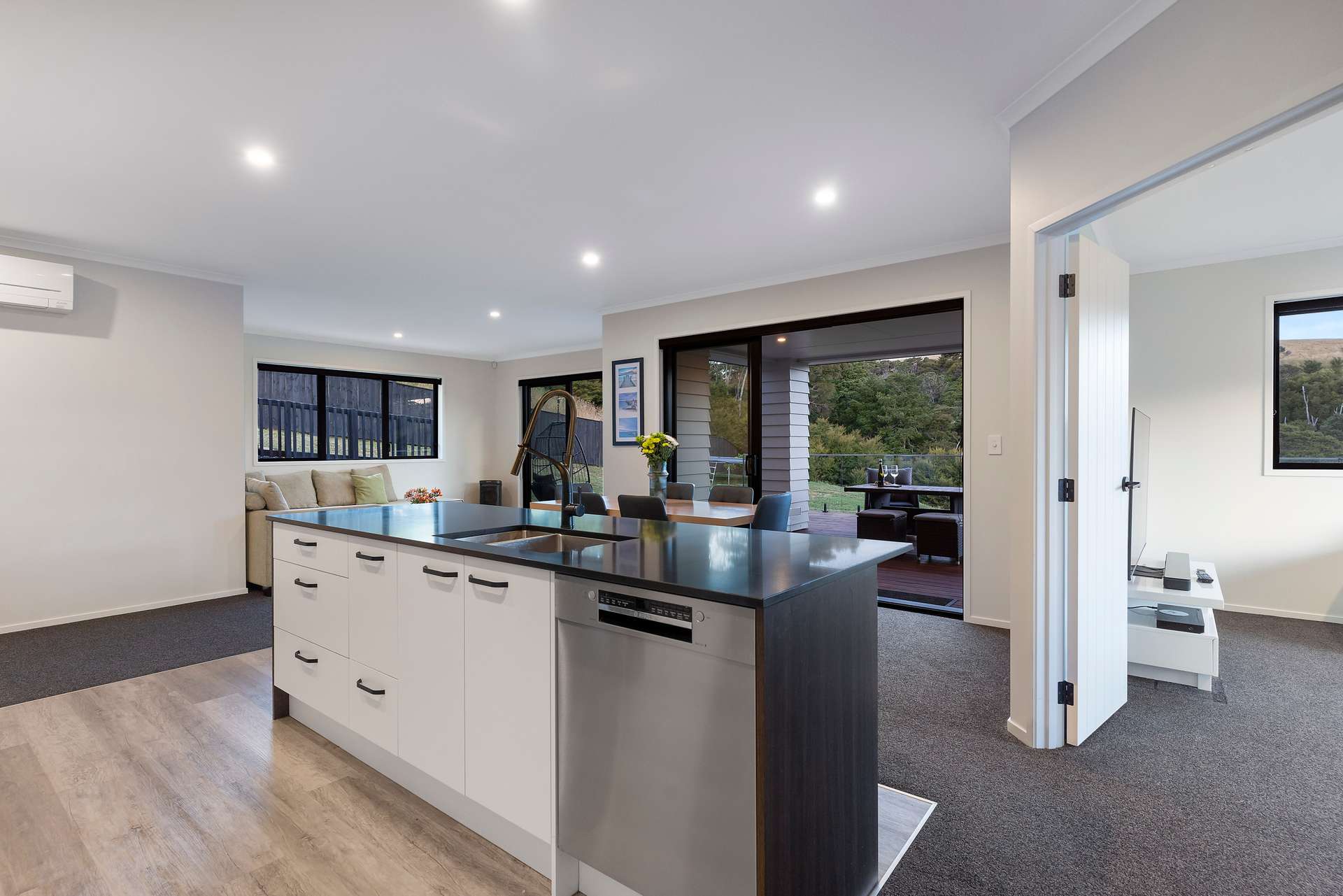 12 Eckford Lane photo 8