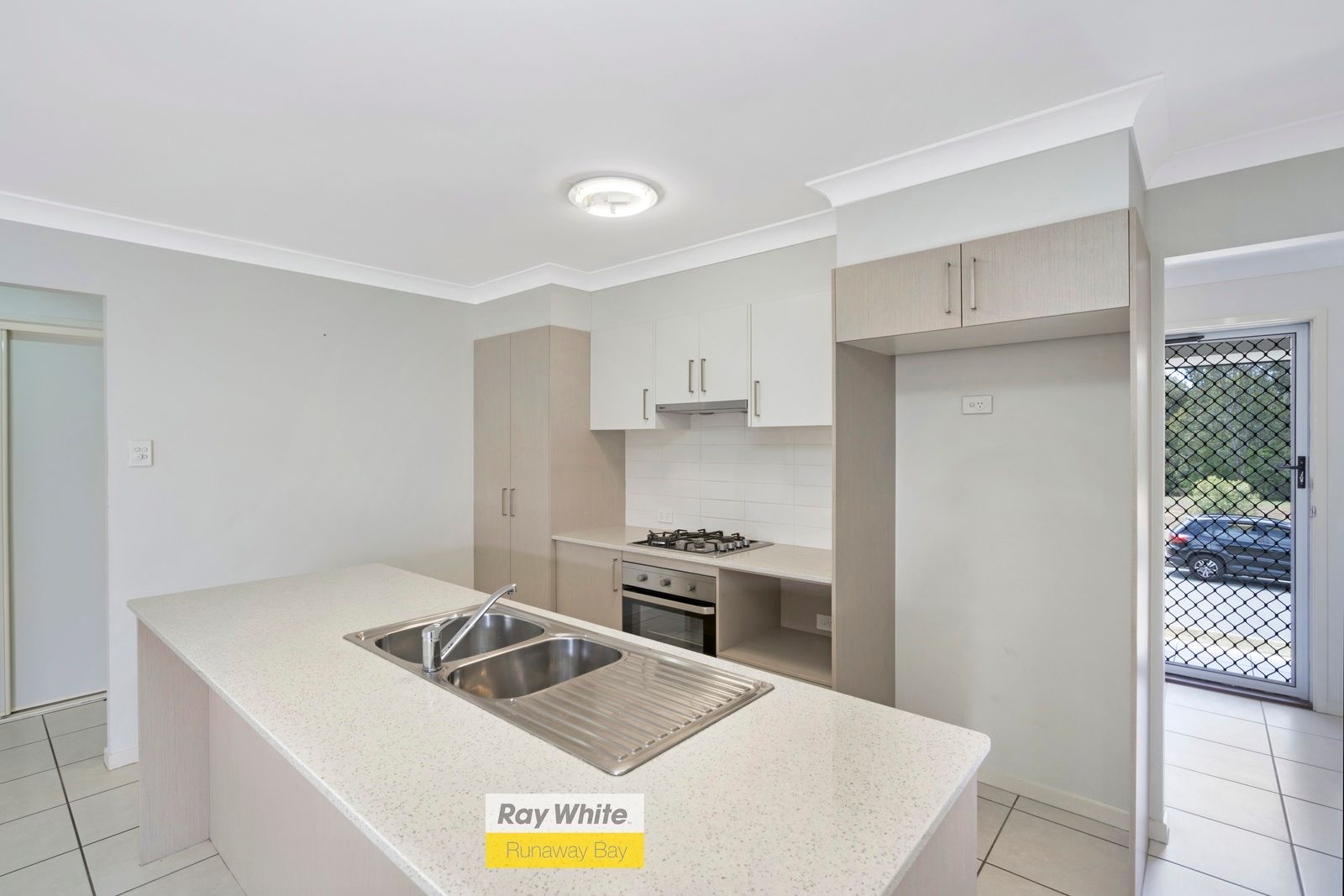 1/4 Winchester Crescent, Pimpama, QLD 4209