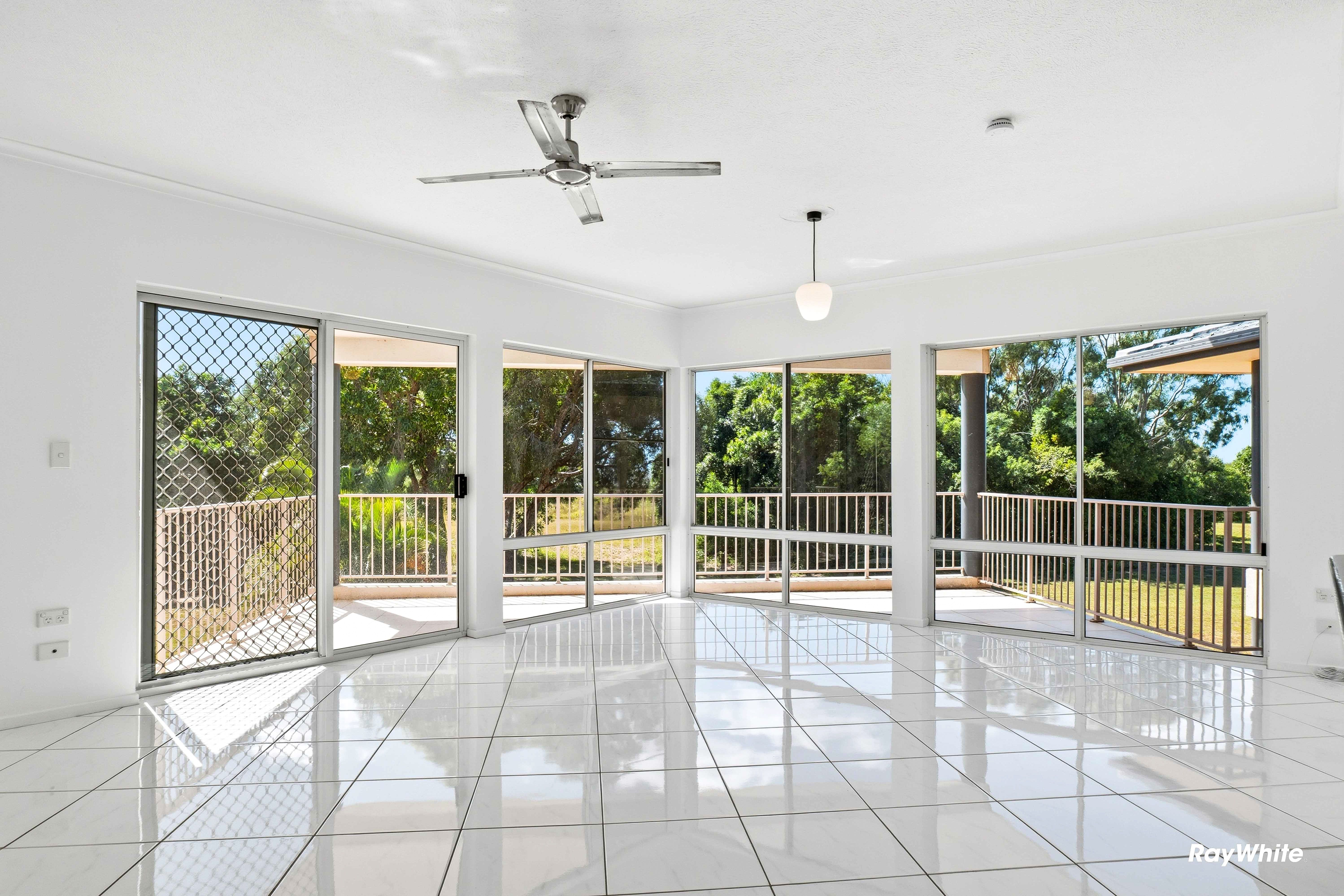 4/150 Sylvan Drive — photo 5 of 18