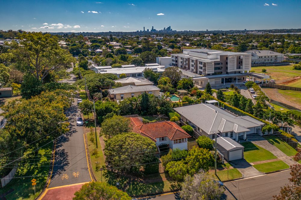 240 Cliveden Avenue, Corinda, QLD 4075