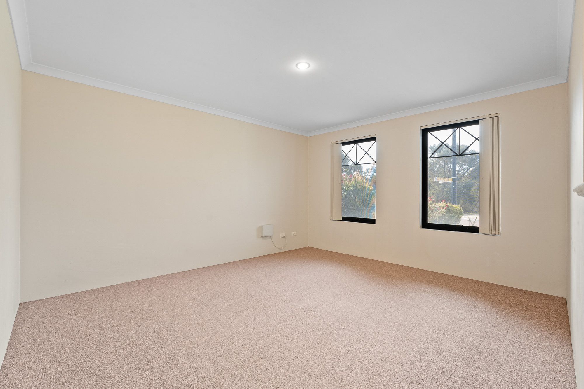 49 Tamworth Boulevard — photo 6 of 28
