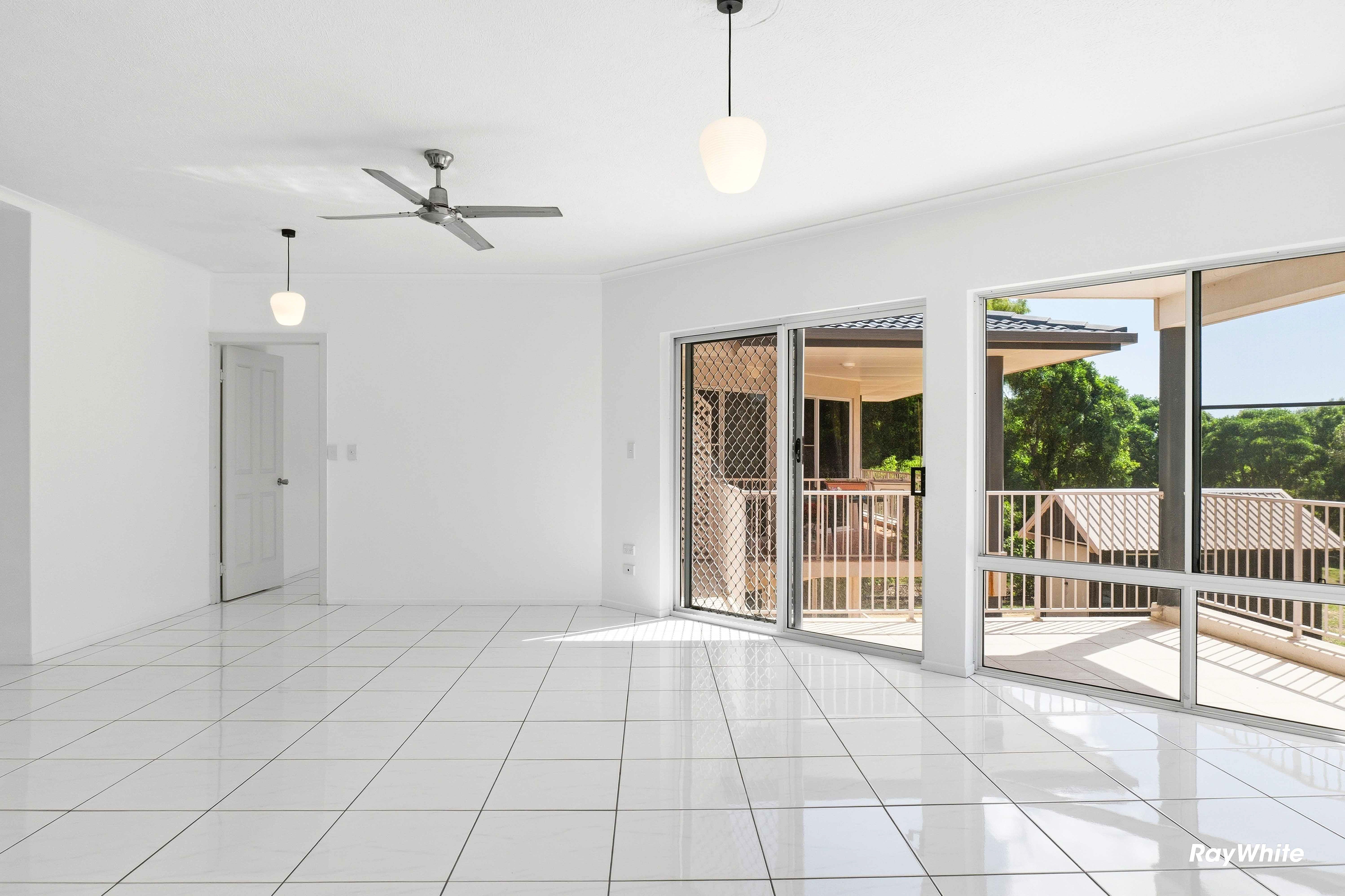 4/150 Sylvan Drive — photo 9 of 18