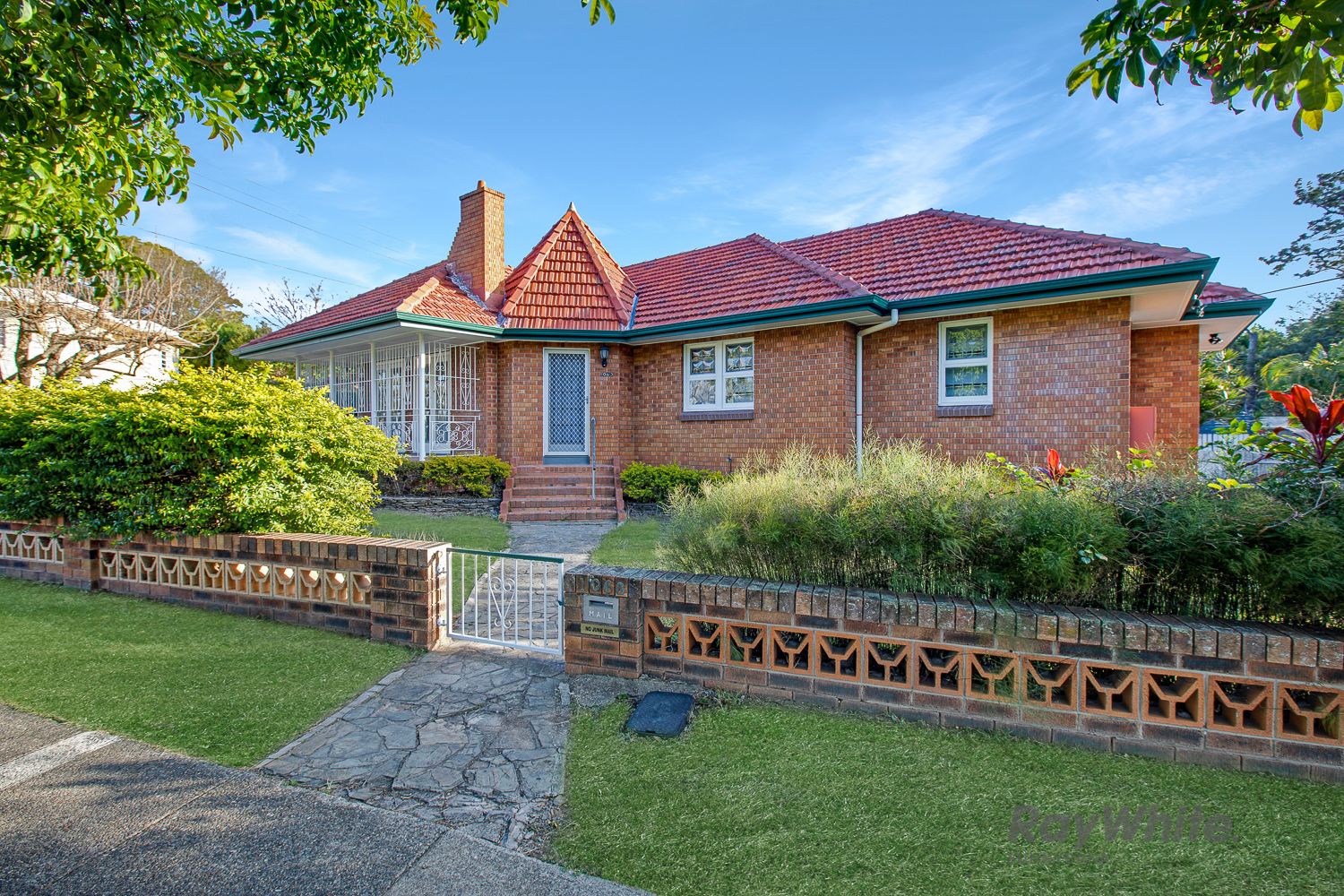 1063 Logan Road, Holland Park West, QLD 4121