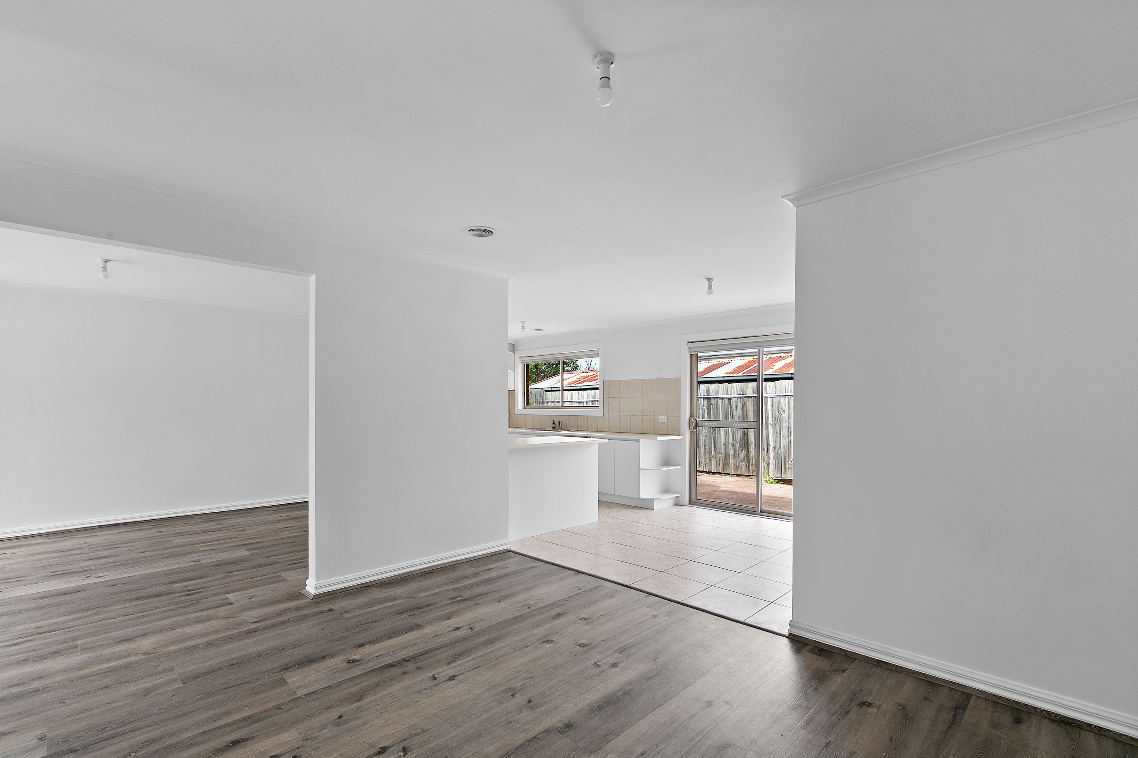 2/6 London Road — photo 4 of 12