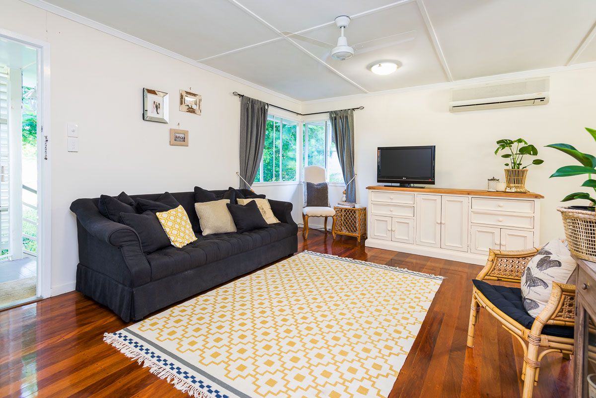 4 Casmaria Street, Mansfield, QLD 4122