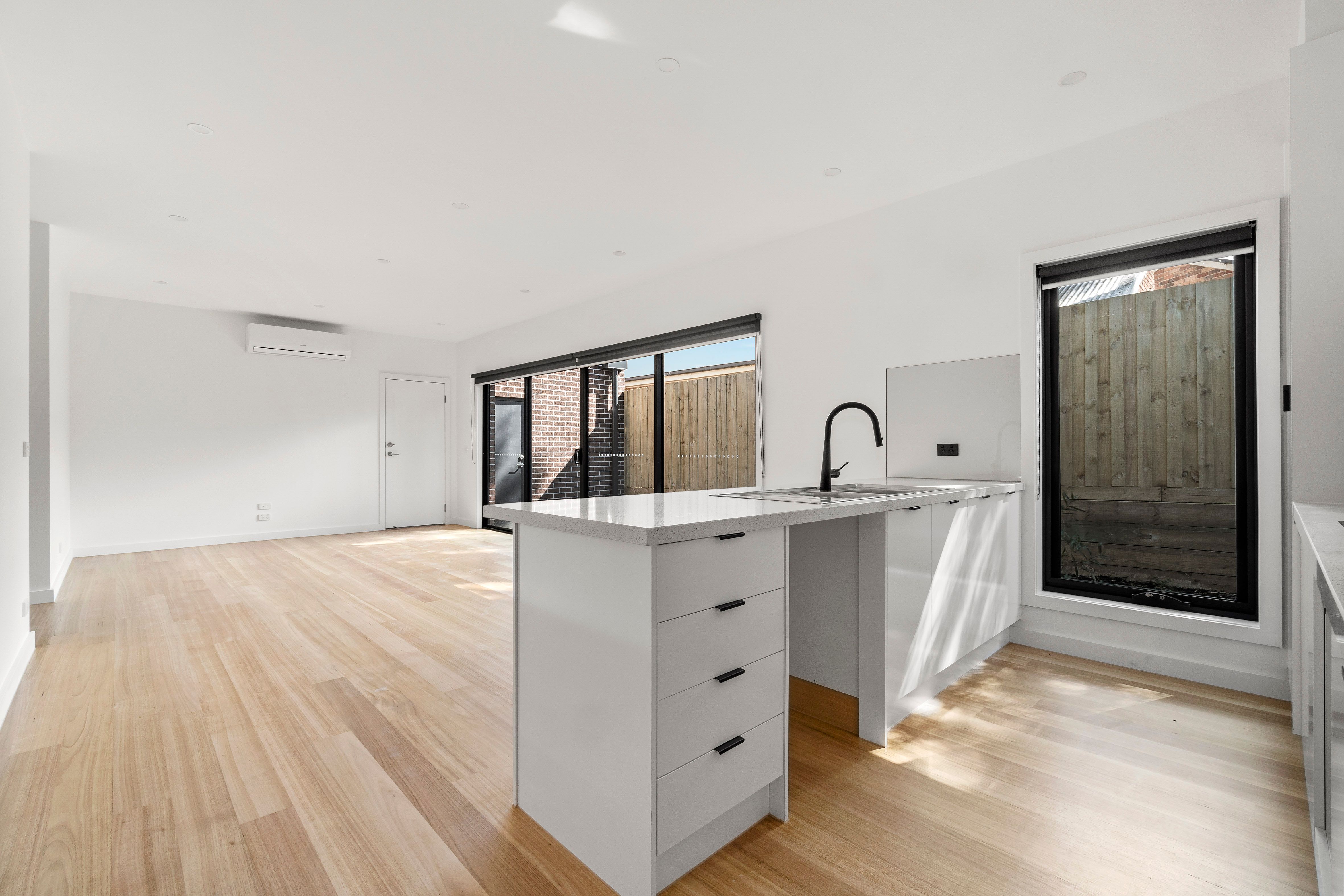 2/96 Torbay Street — photo 3 of 5