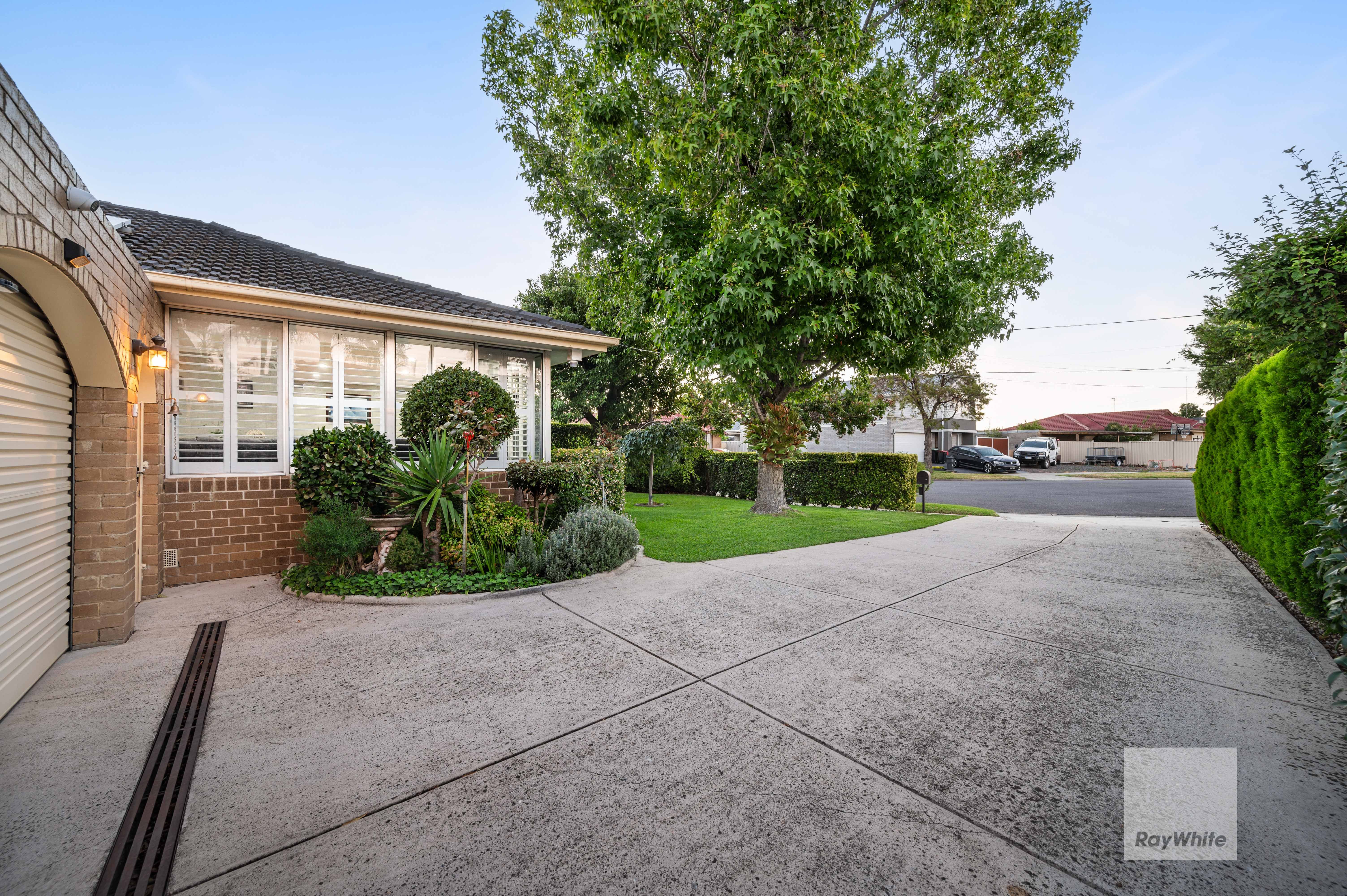 9 Power Close, Gladstone Park, VIC 3043