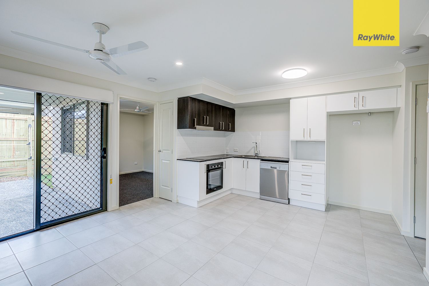 2/10 Claireview Street, Logan Reserve, QLD 4133