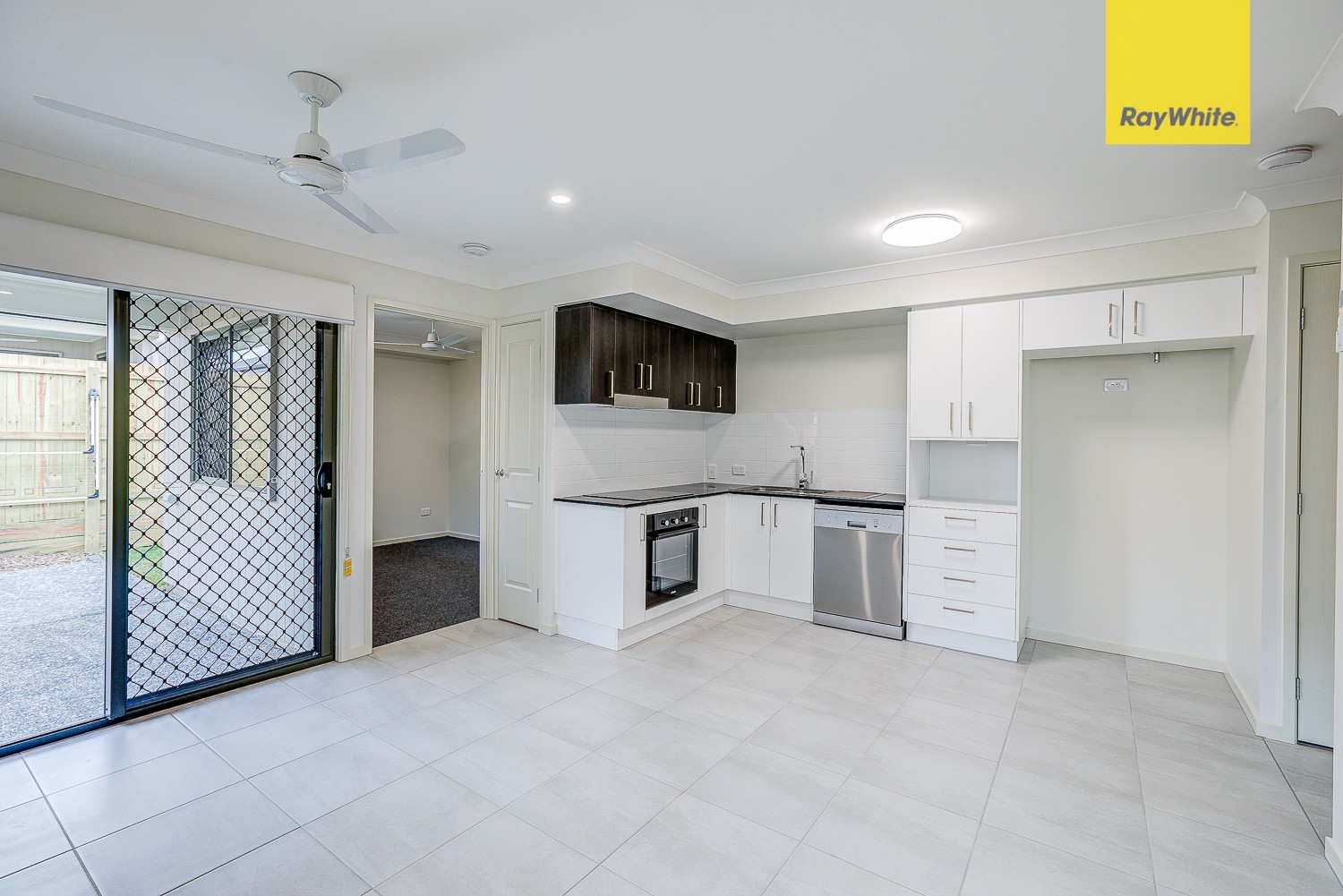 2/10 Claireview Street, Logan Reserve, QLD 4133