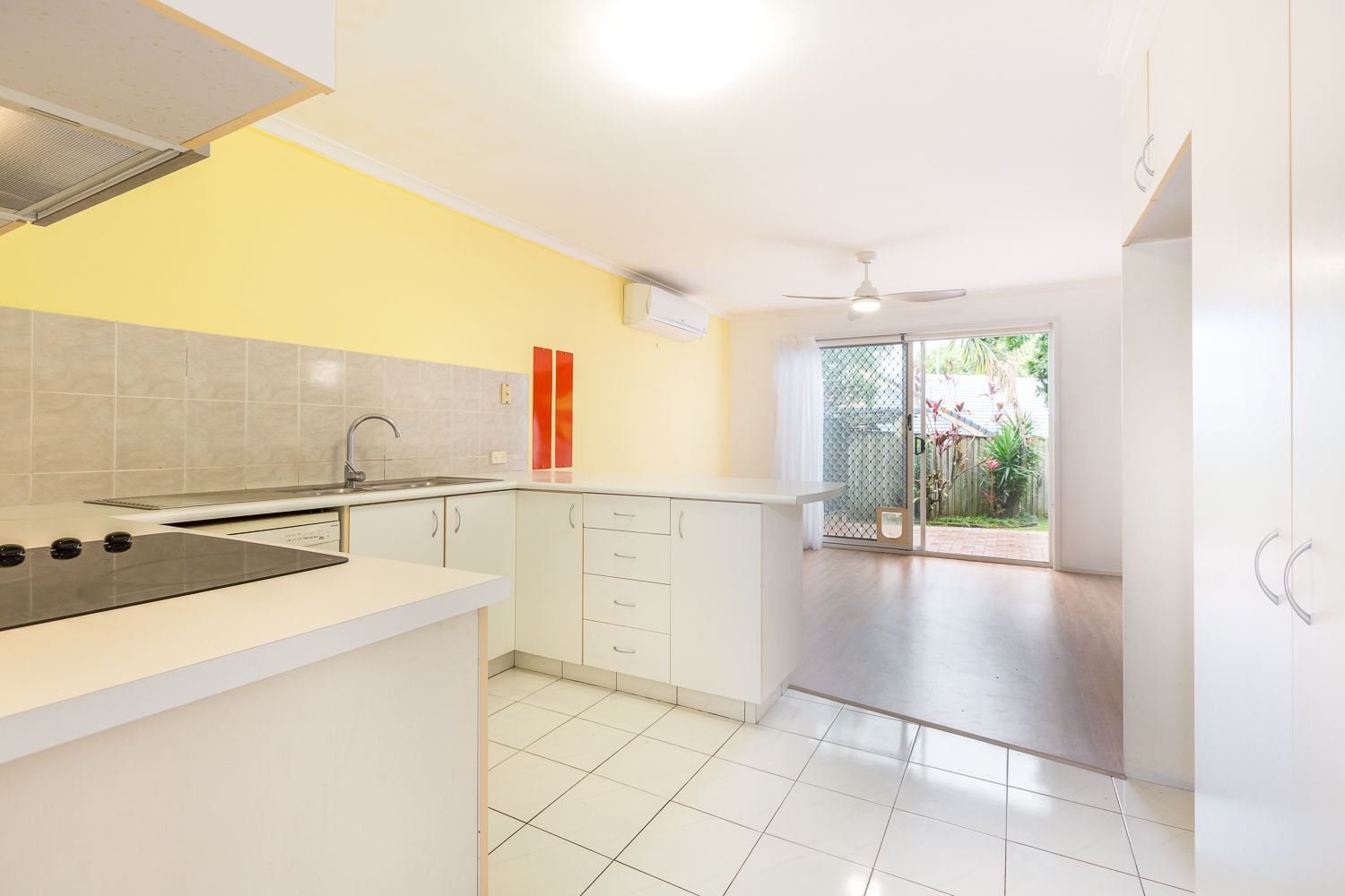 2/40 Government Road, Labrador, QLD 4215