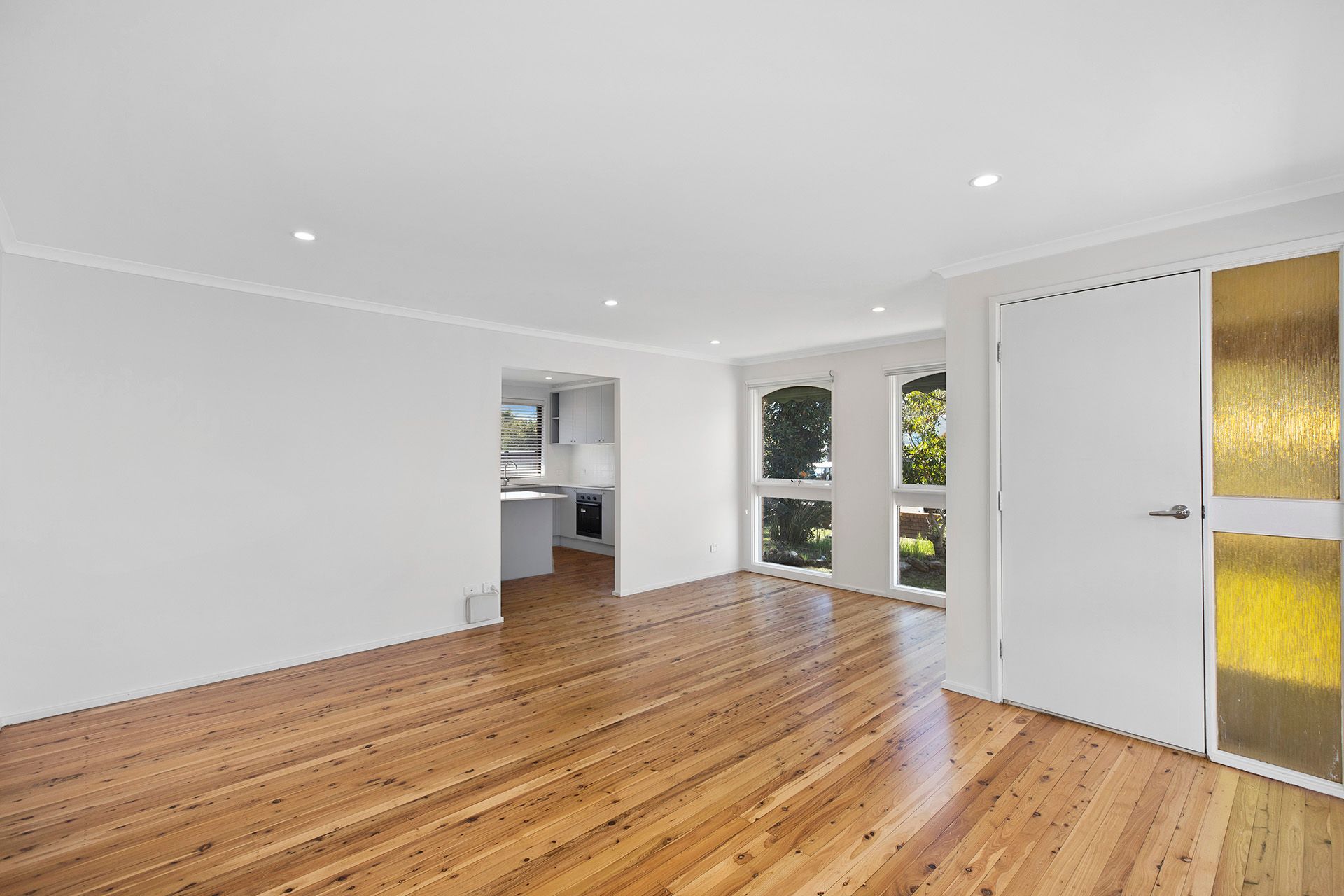12 Clare Crescent — photo 4 of 9