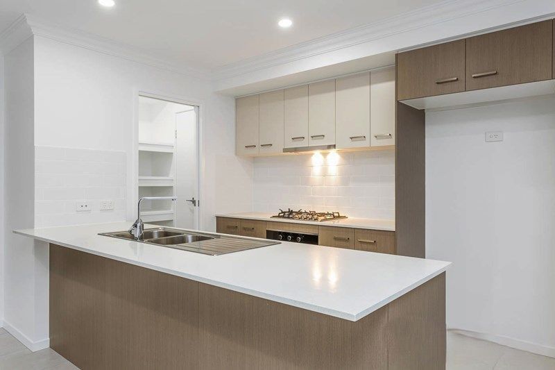 14 Acacia Place — photo 2 of 11
