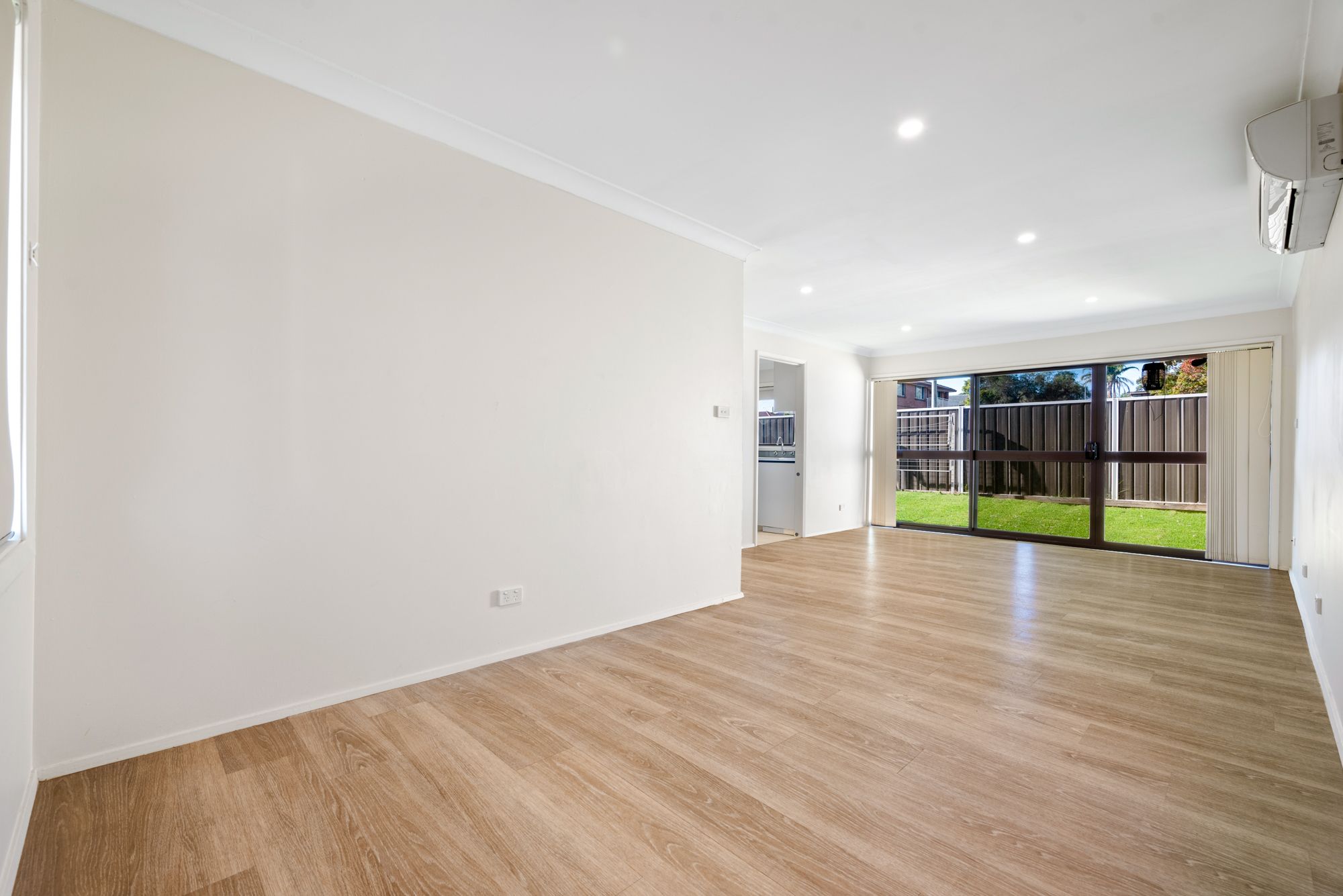 11/4 Dotterel Place, Ingleburn, NSW 2565