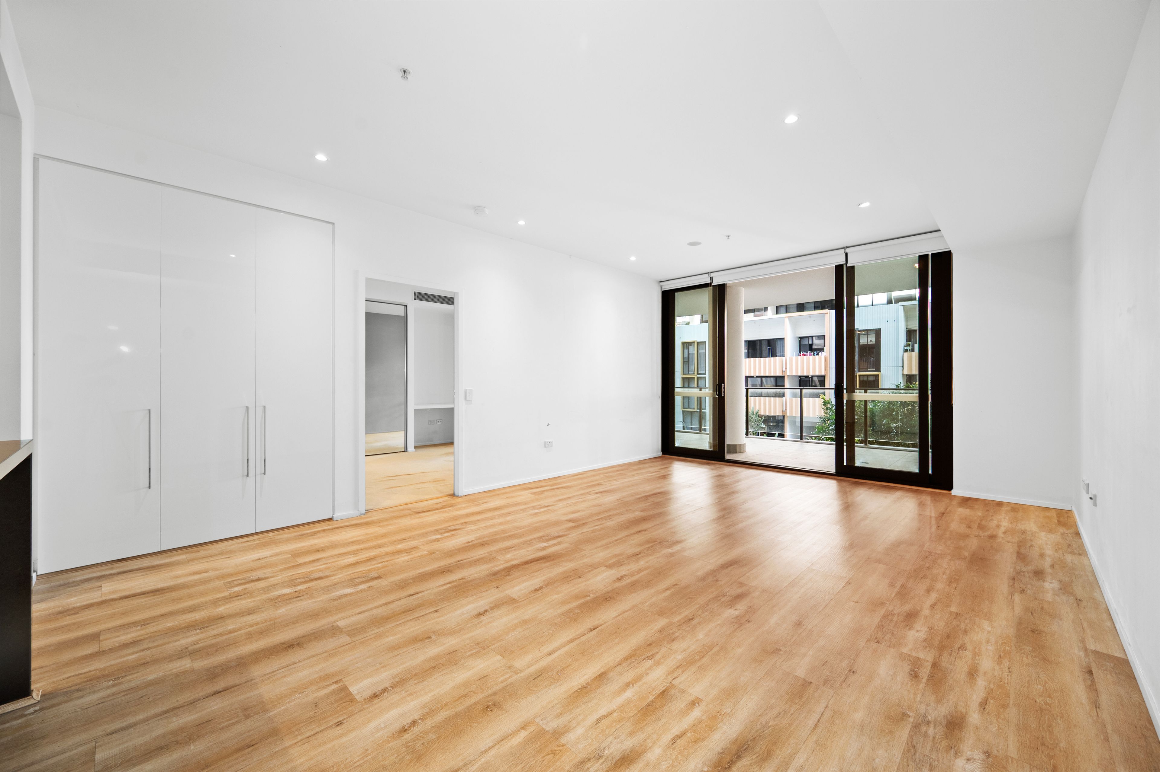 210/6 Galloway Street — photo 3 of 18