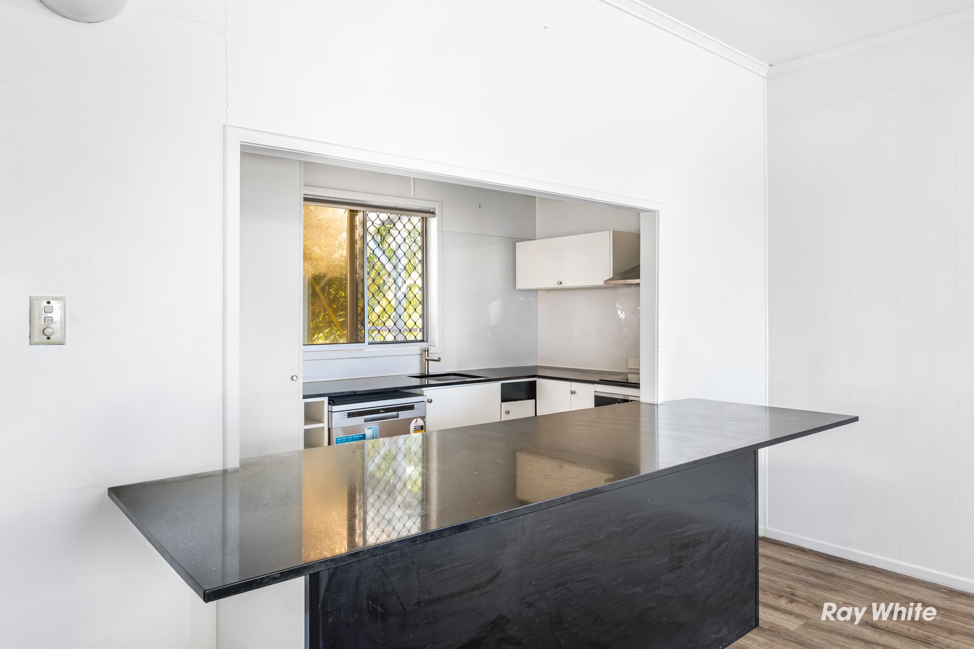 108 Matthew Flinders Drive — photo 5 of 22