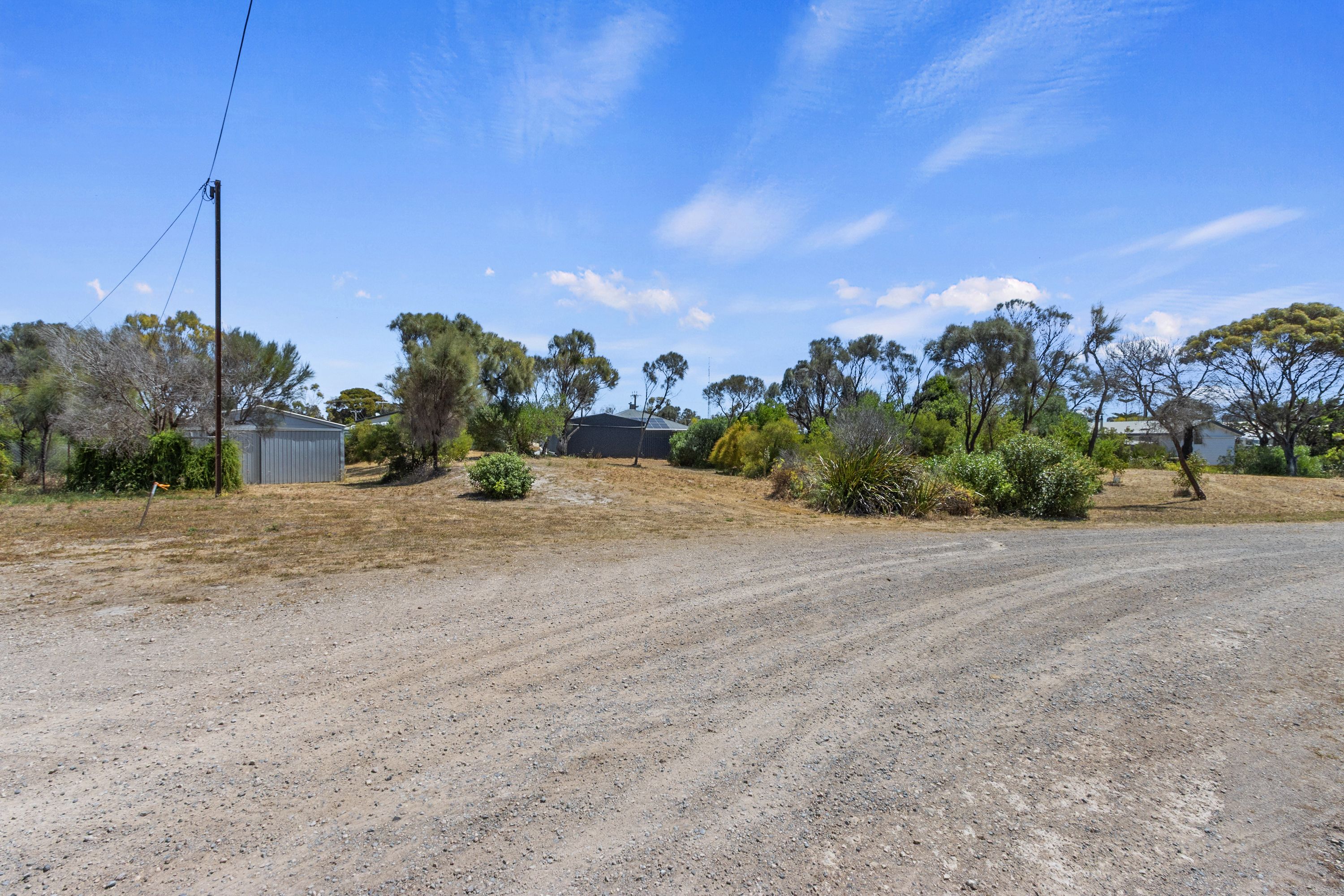4-6 Mistletoe Drive — photo 3 of 9