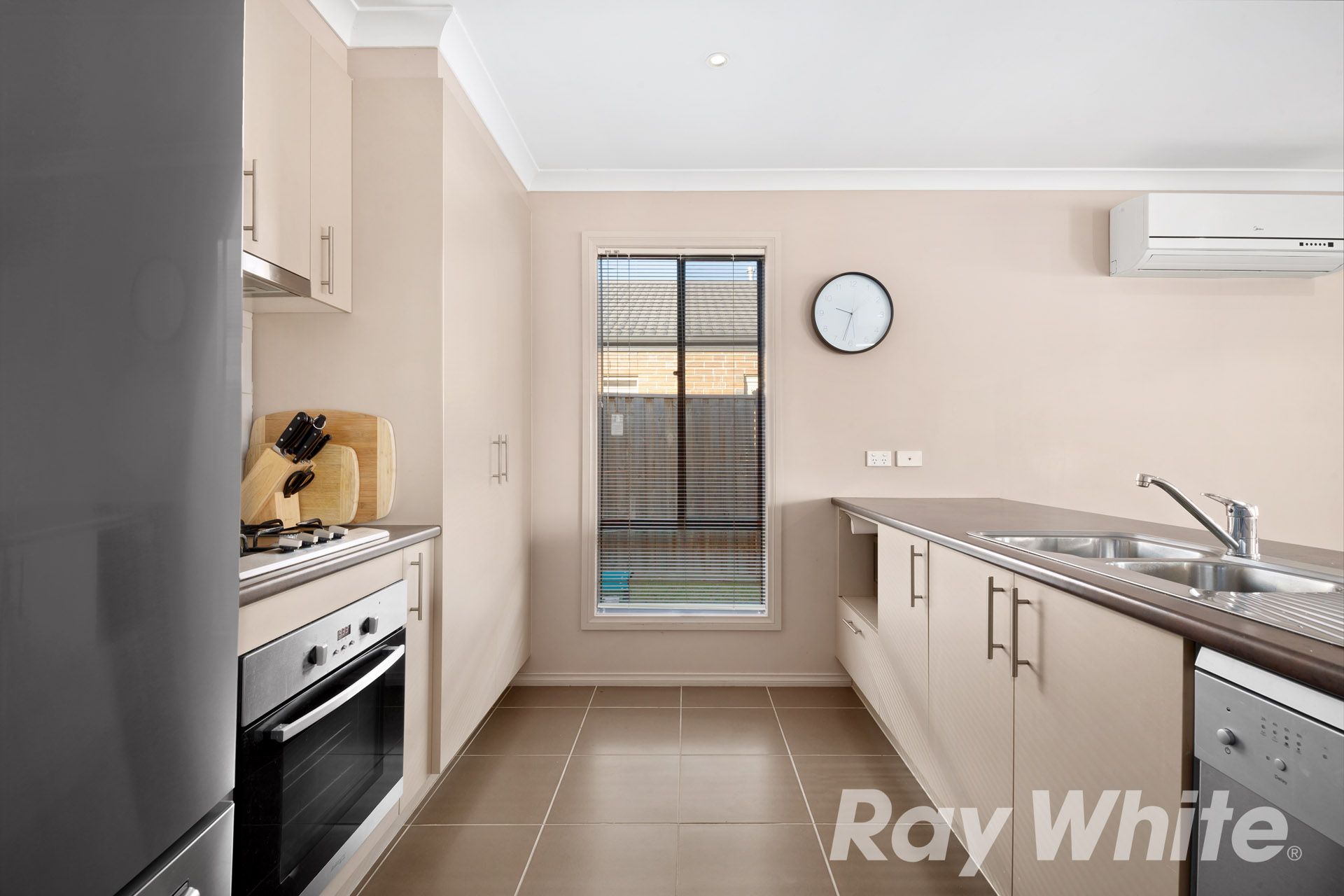 17 BASSETTS Road, Doreen, VIC 3754