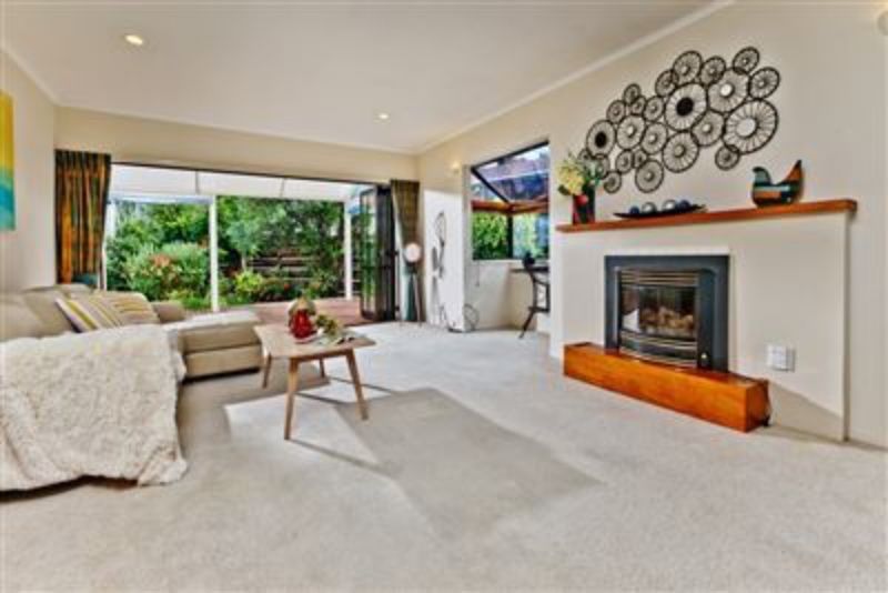 465 Beach Road, Murrays Bay, North Shore City