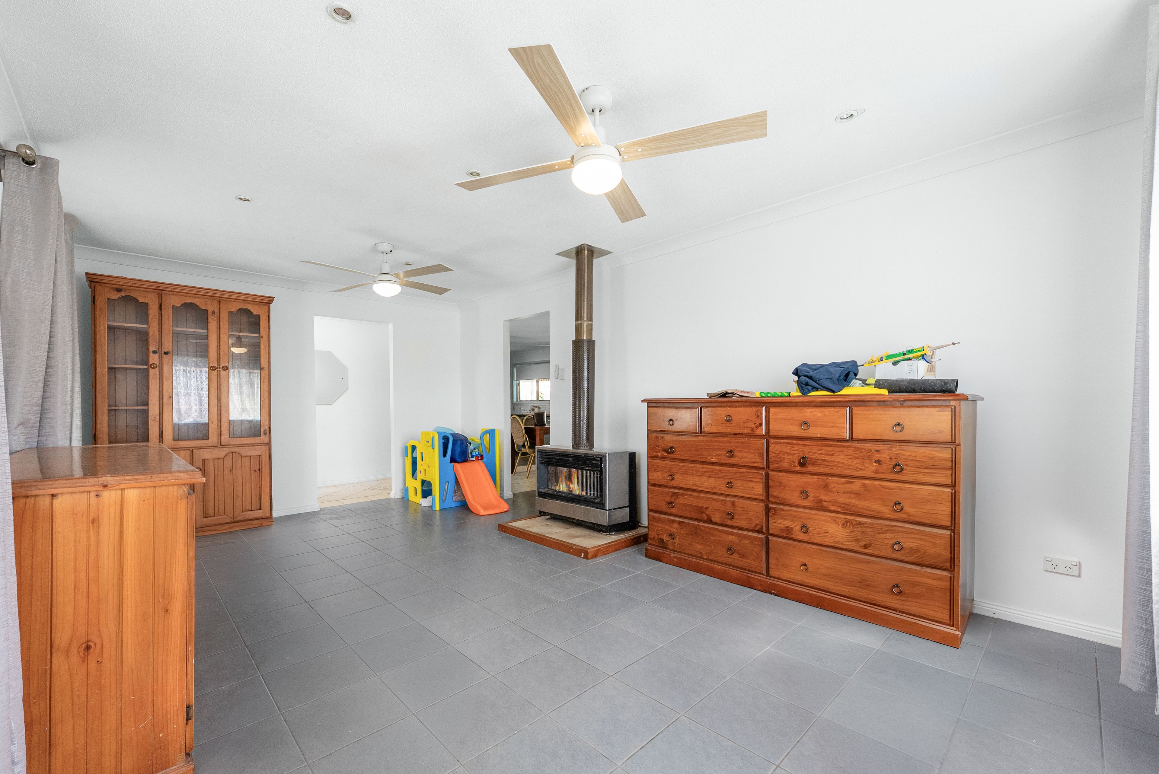 831 Kingston Road — photo 5 of 15