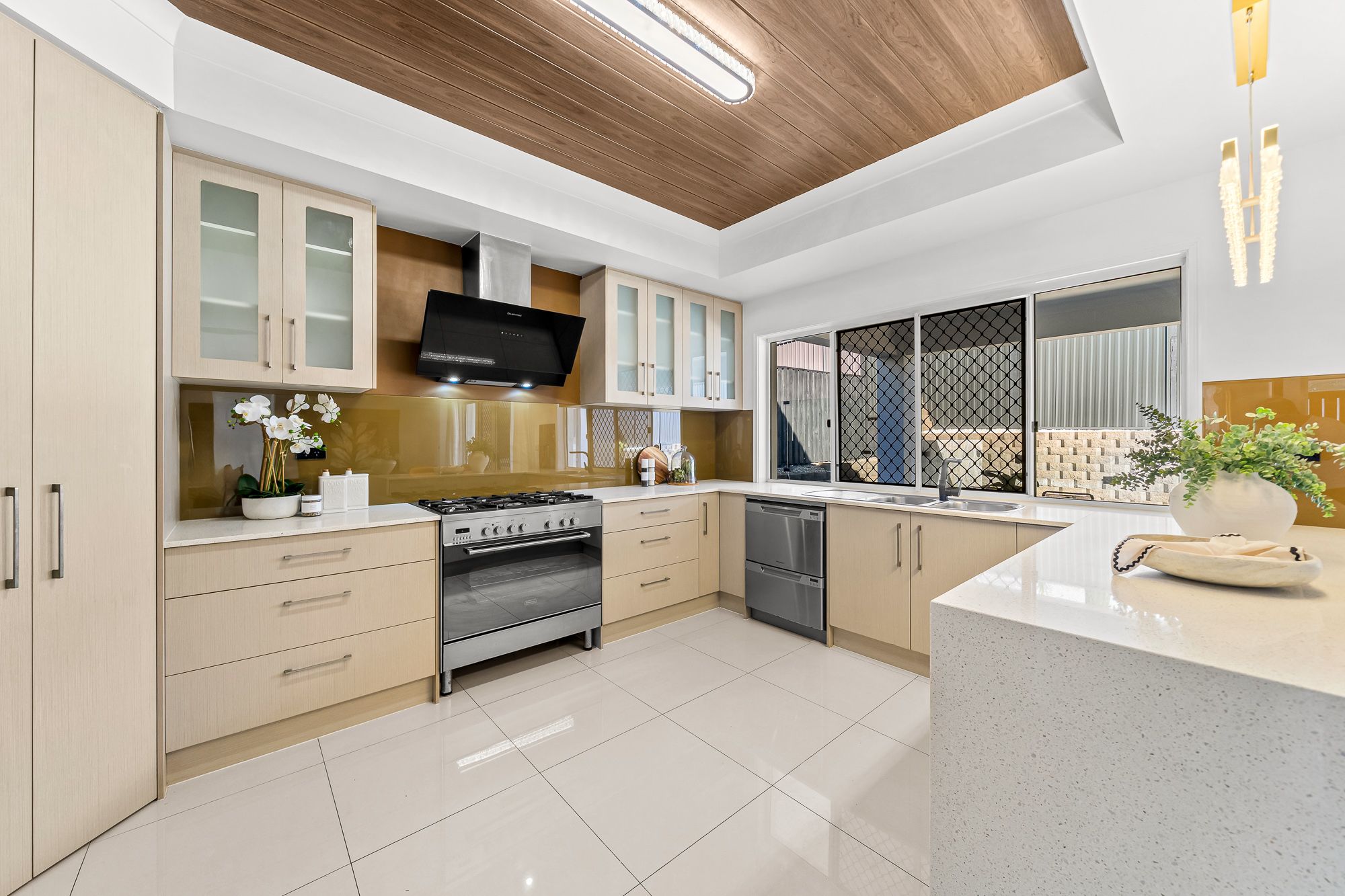 18 Henderson Street — photo 4 of 23